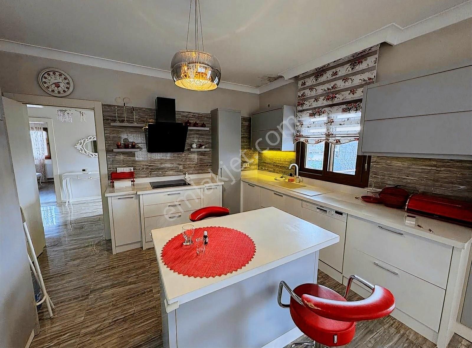 Göçbeyli Mahallesinde Satılık Müstakil Ev - Görsel 3