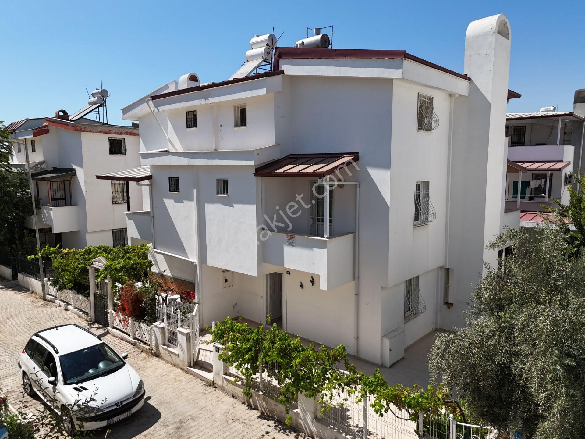 Karaovada Satılık Yolun Altı Denize 680 Metre 5+1 Yazlık Villa