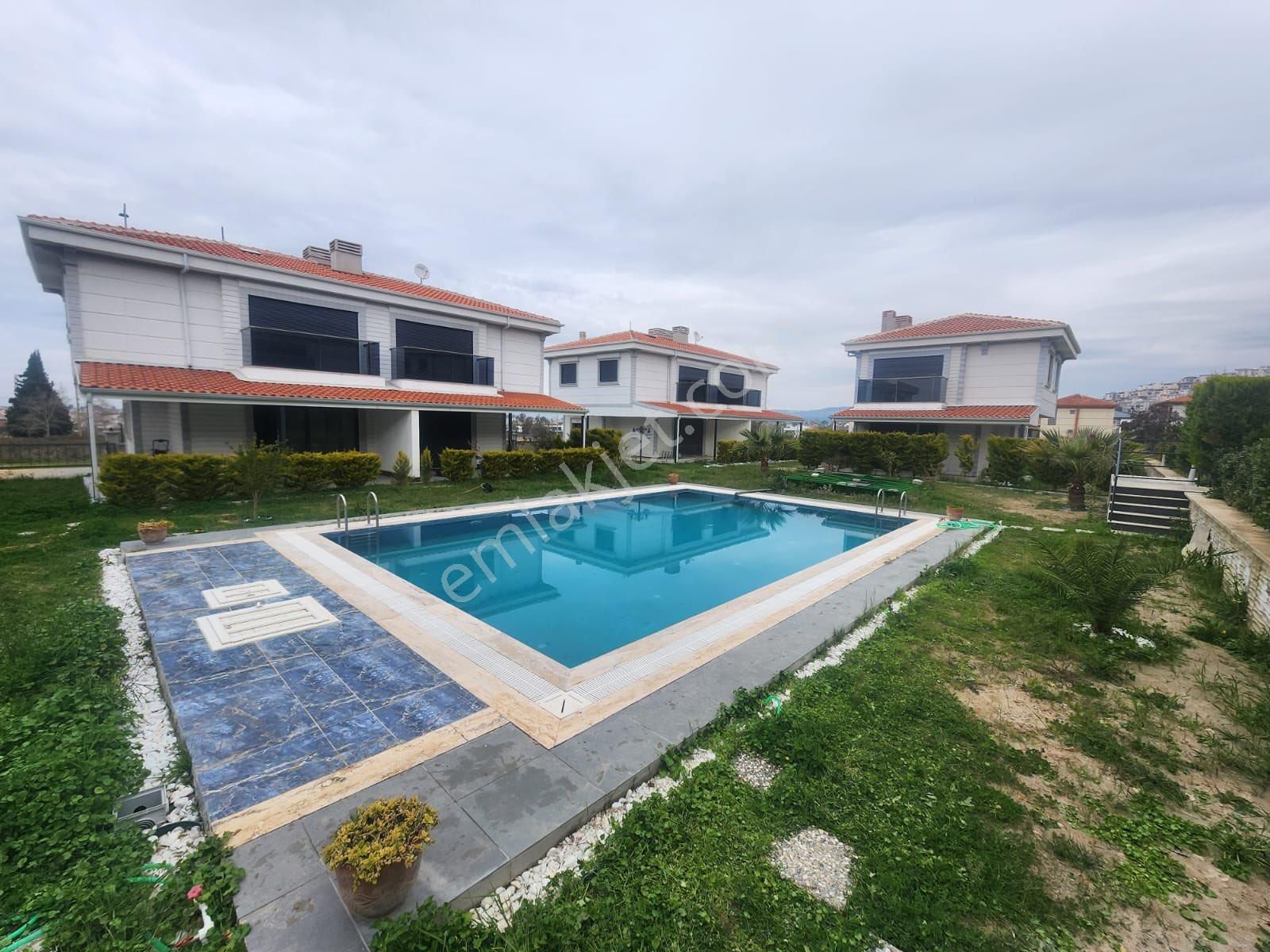 Kuşadası Güzelçamlıda Satılık 3+1 Havuzlu Sitede Villa