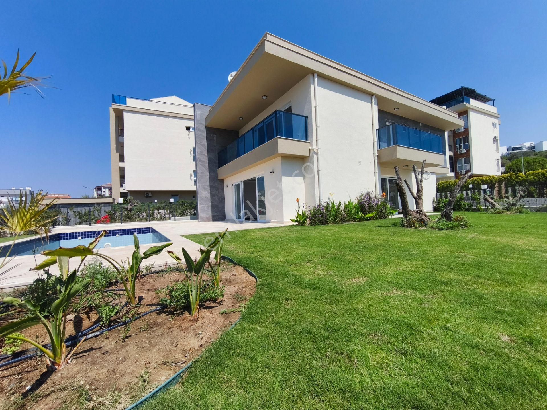 Kuşadası Ege Mahallesi’nde Satılık, 4+1 Lüks Müstakil Villa...