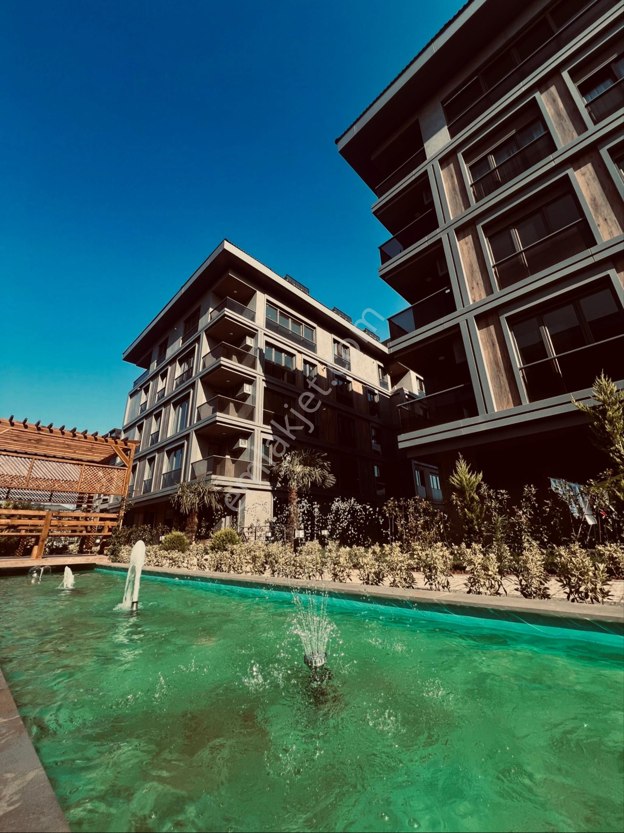 Çengelköy Vera Sitesinde 3+1 Ferah Önü Açık Satılık Daire