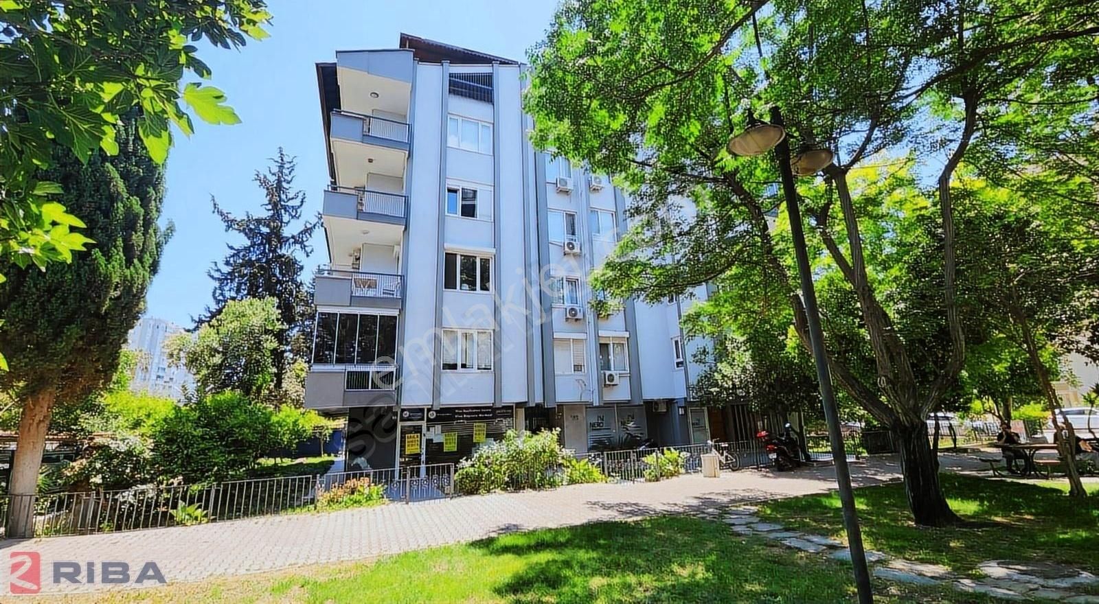 Yeşilbahçe'de 3+1 Satılık Daire