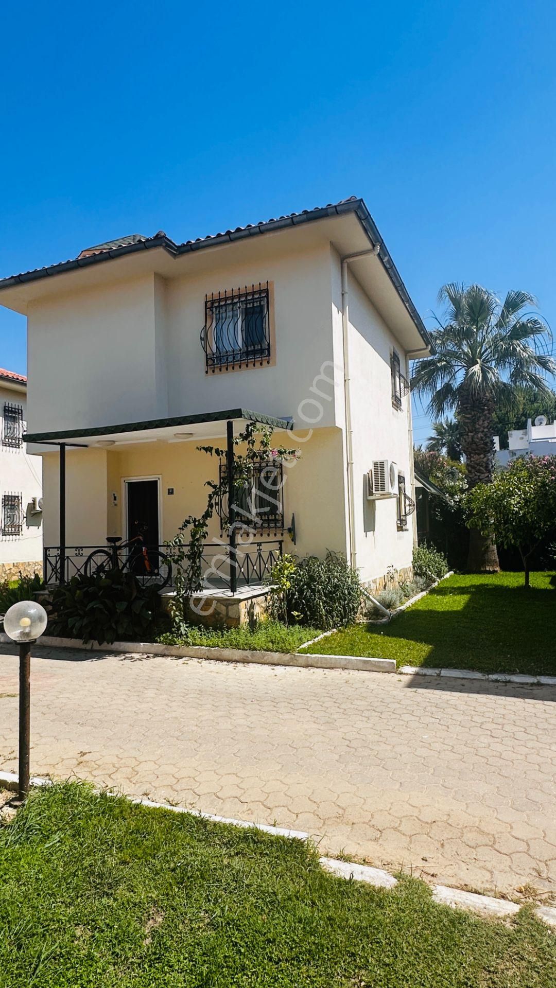 Kuşadası Soğucak Yolun Altında Satılık Müstakil Villa