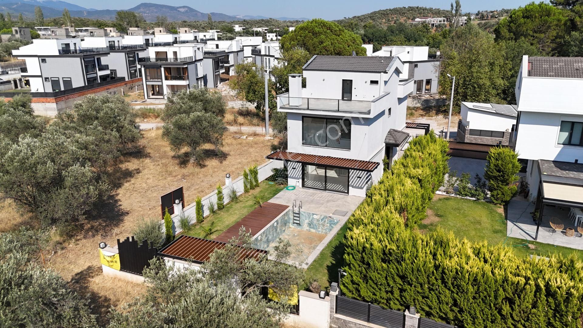 💥💥 Güç Gayrimenkul'den Güre'de Tasarım Harikası Doğa Manzaralı Havuzlu Satılık 3+1 Villa - Görsel 2