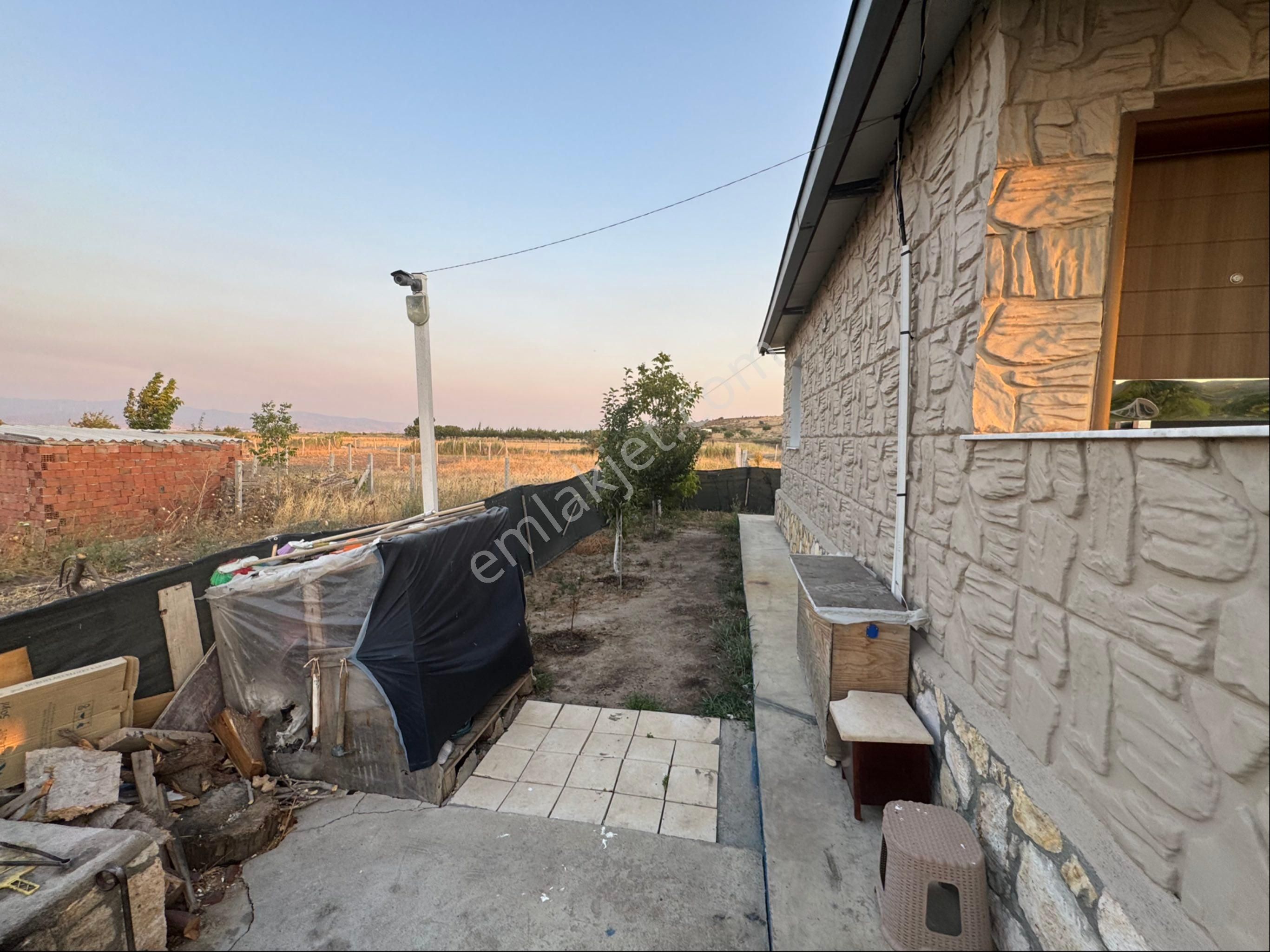 Foça Yolu Üzerinde 550 M2 Arsa Üzerinde Satılık 2+1 Müstakil Ev - Görsel 9