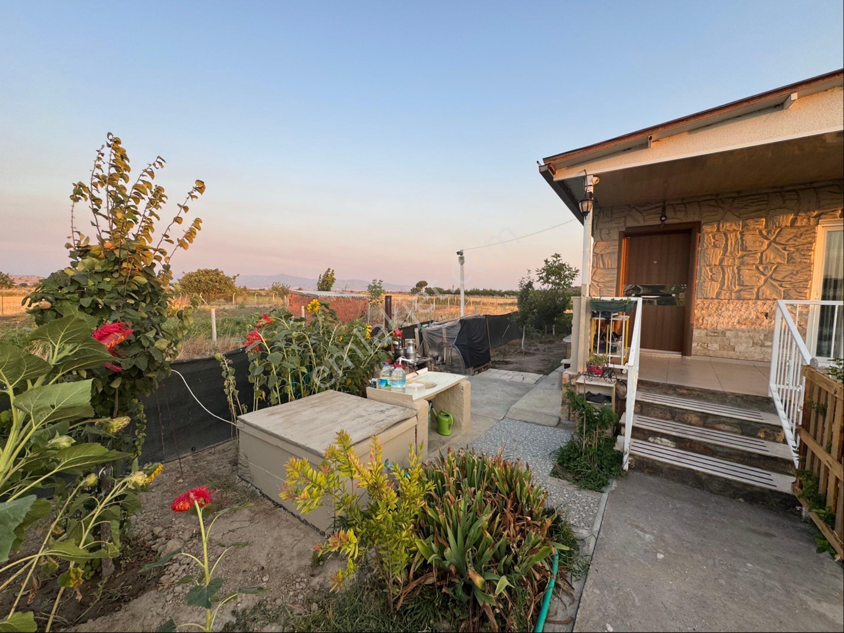 Foça Yolu Üzerinde 550 M2 Arsa Üzerinde Satılık 2+1 Müstakil Ev - Görsel 7