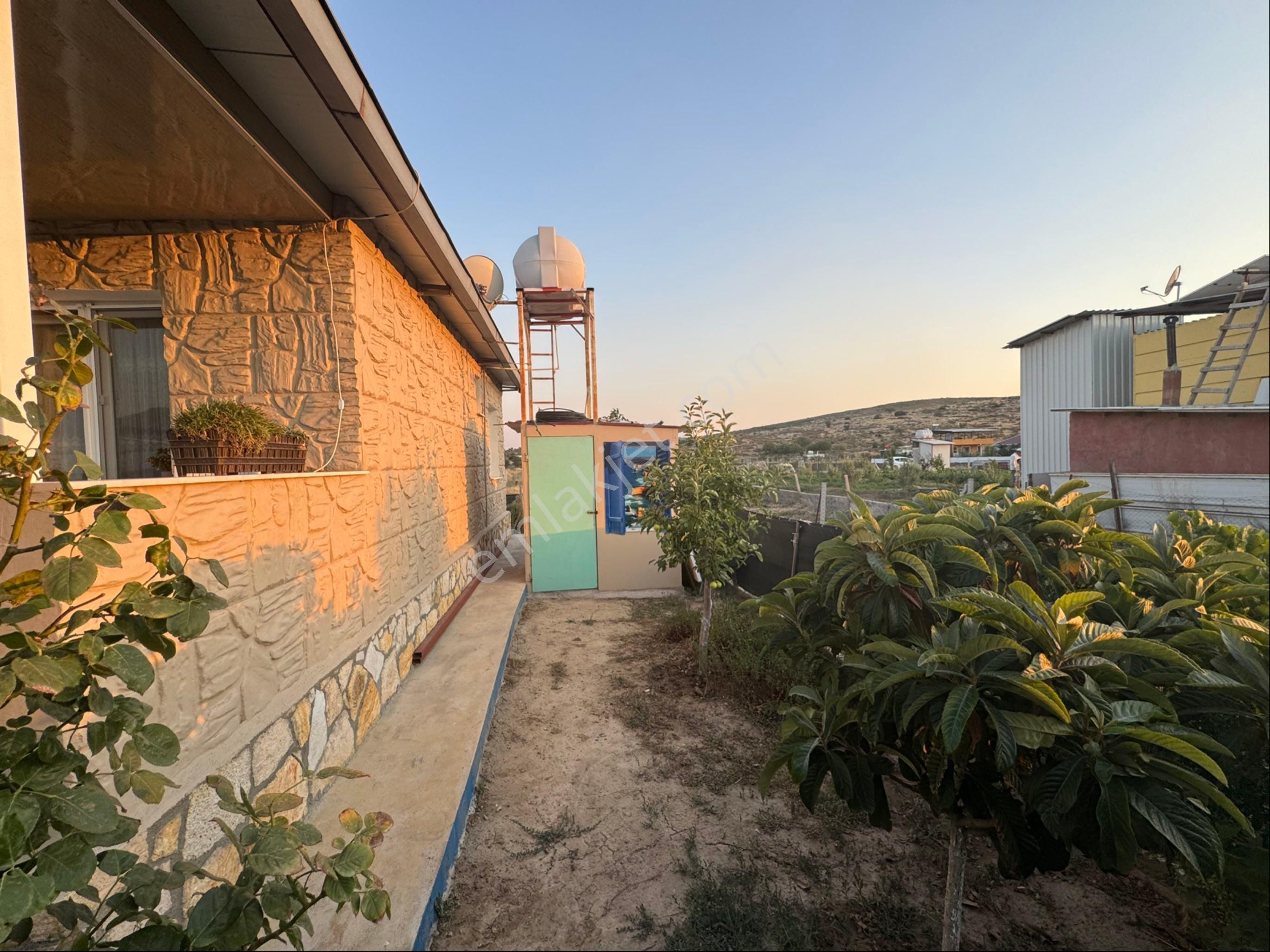 Foça Yolu Üzerinde 550 M2 Arsa Üzerinde Satılık 2+1 Müstakil Ev - Görsel 11