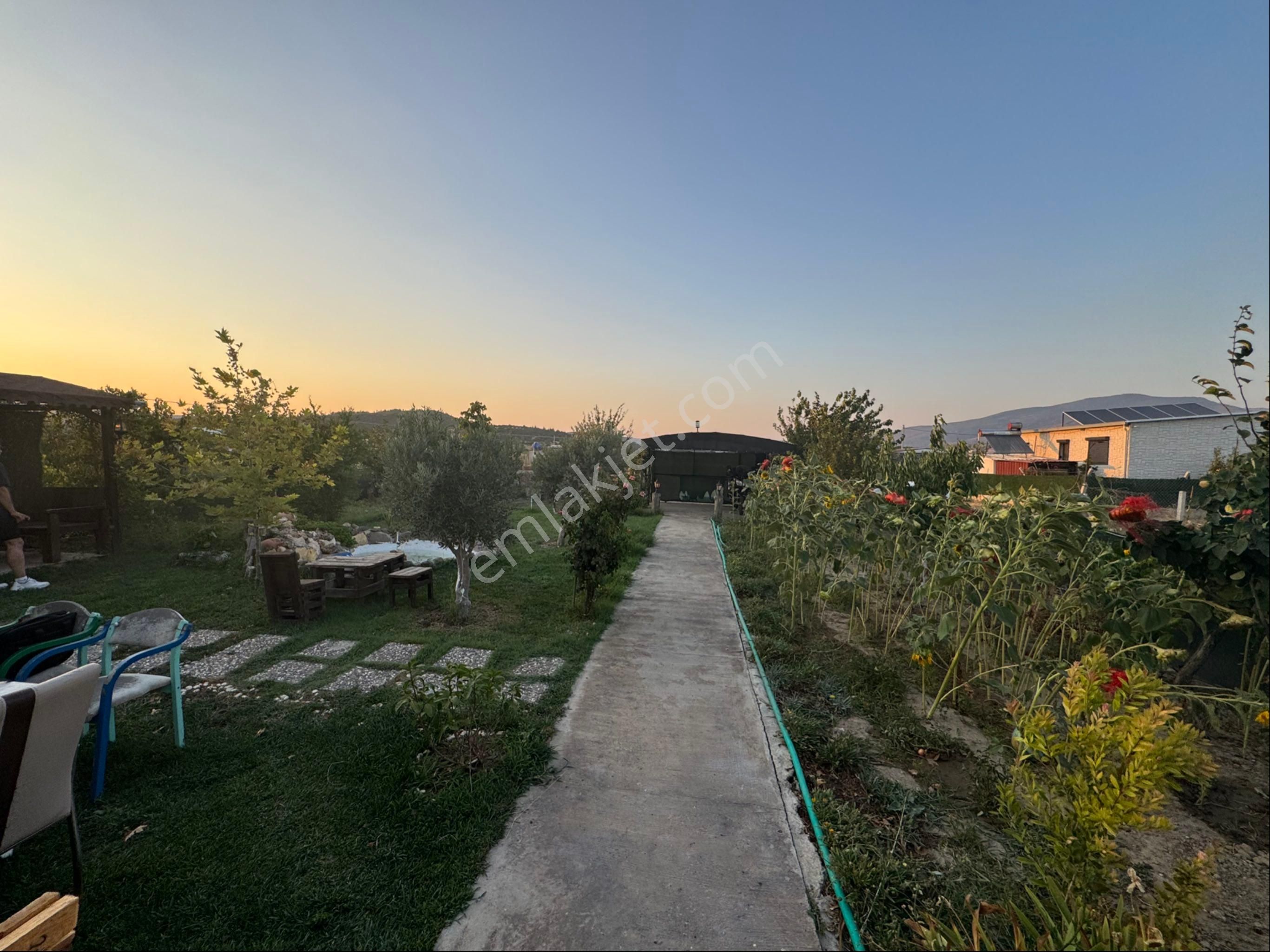 Foça Yolu Üzerinde 550 M2 Arsa Üzerinde Satılık 2+1 Müstakil Ev - Görsel 8