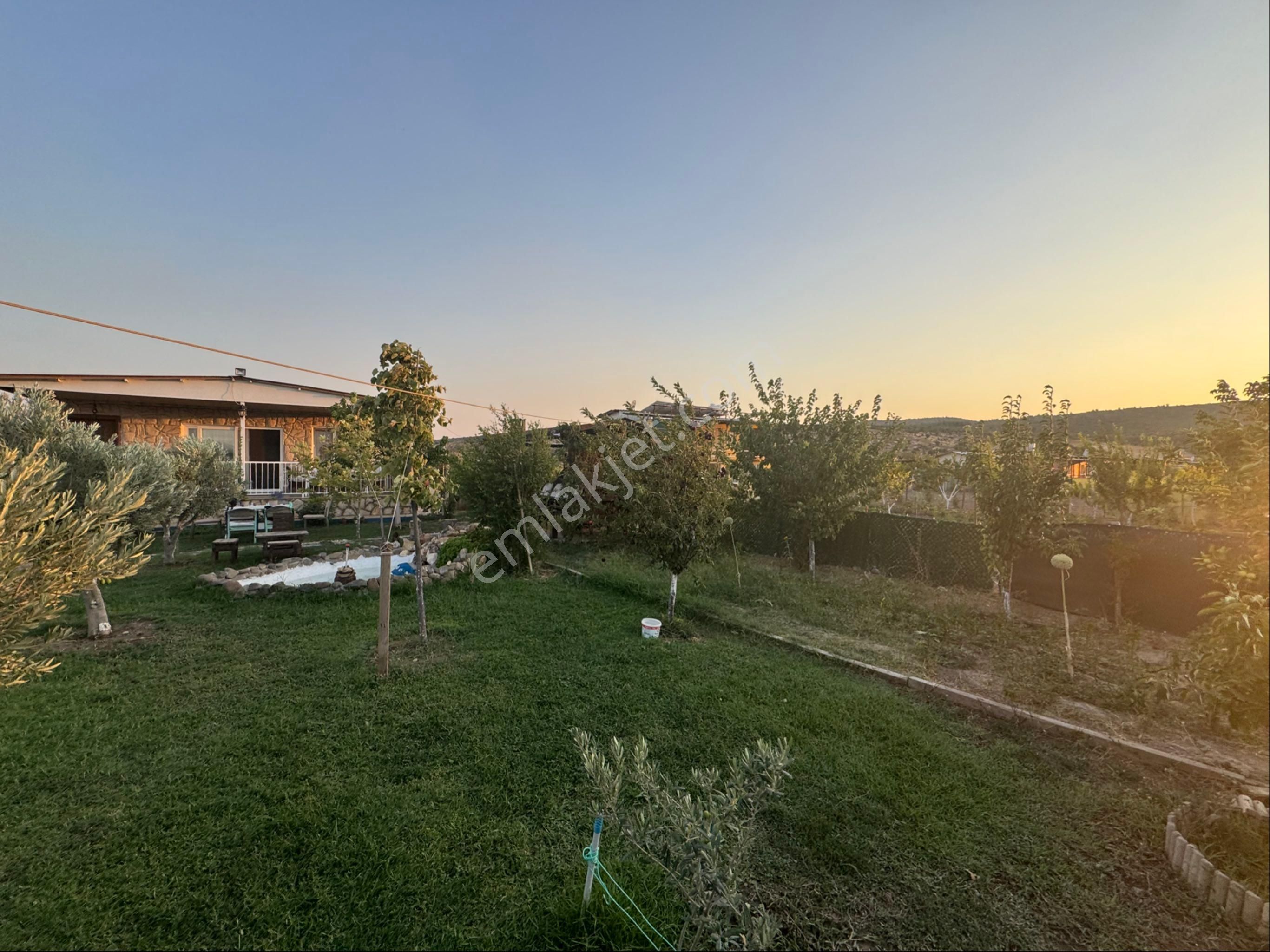 Foça Yolu Üzerinde 550 M2 Arsa Üzerinde Satılık 2+1 Müstakil Ev - Görsel 4