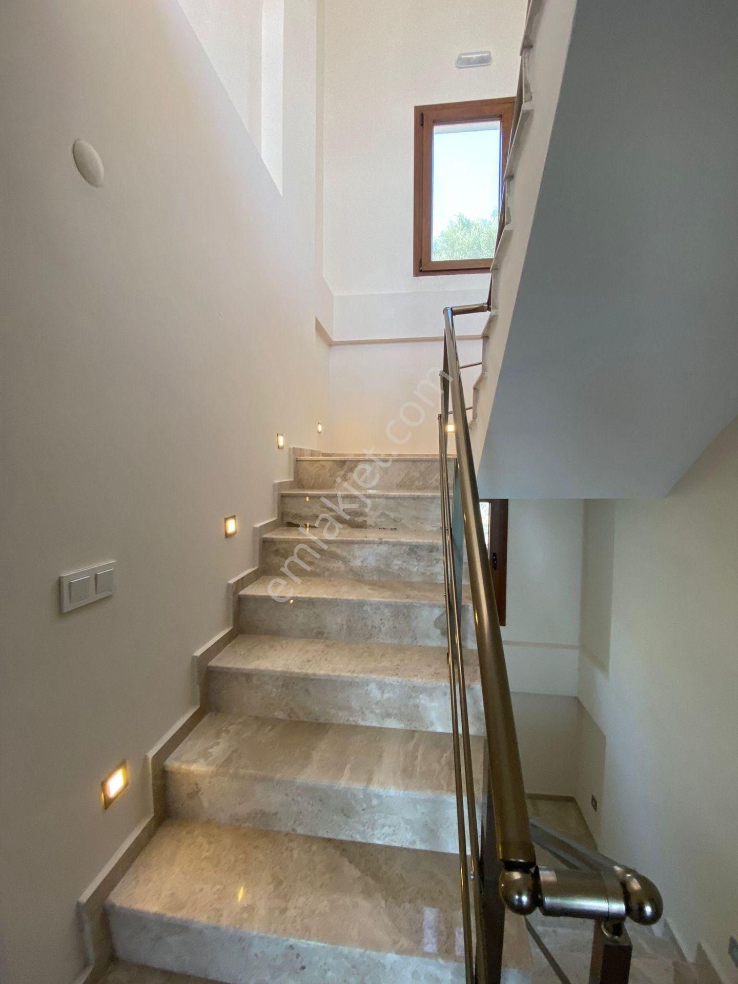 Dikili Çandarlıda Satılık Triblex Villa - Görsel 18