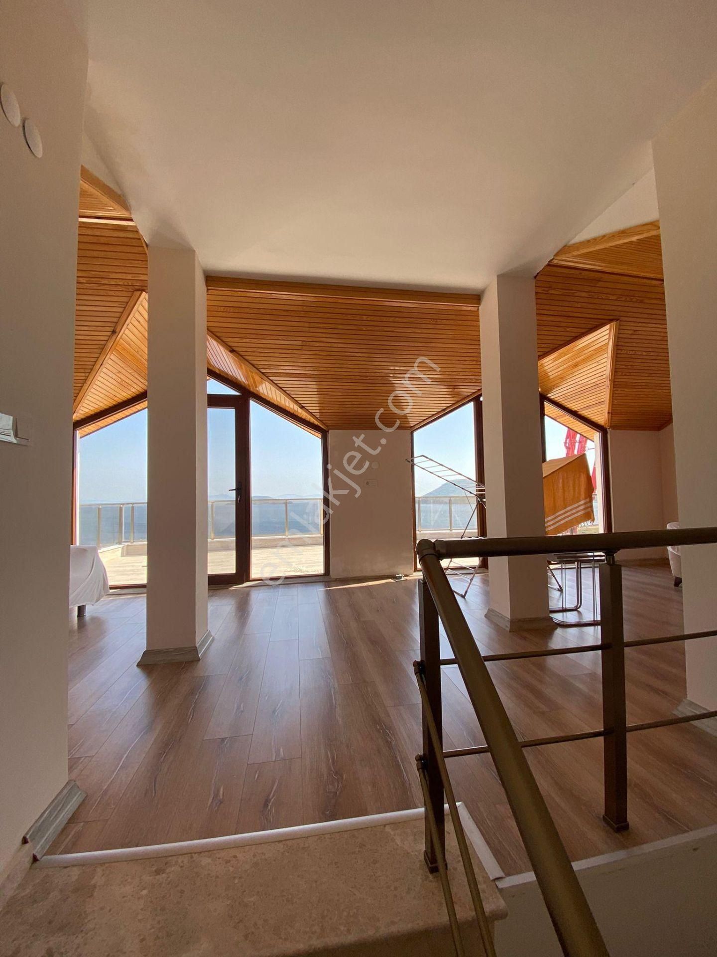 Dikili Çandarlıda Satılık Triblex Villa - Görsel 19