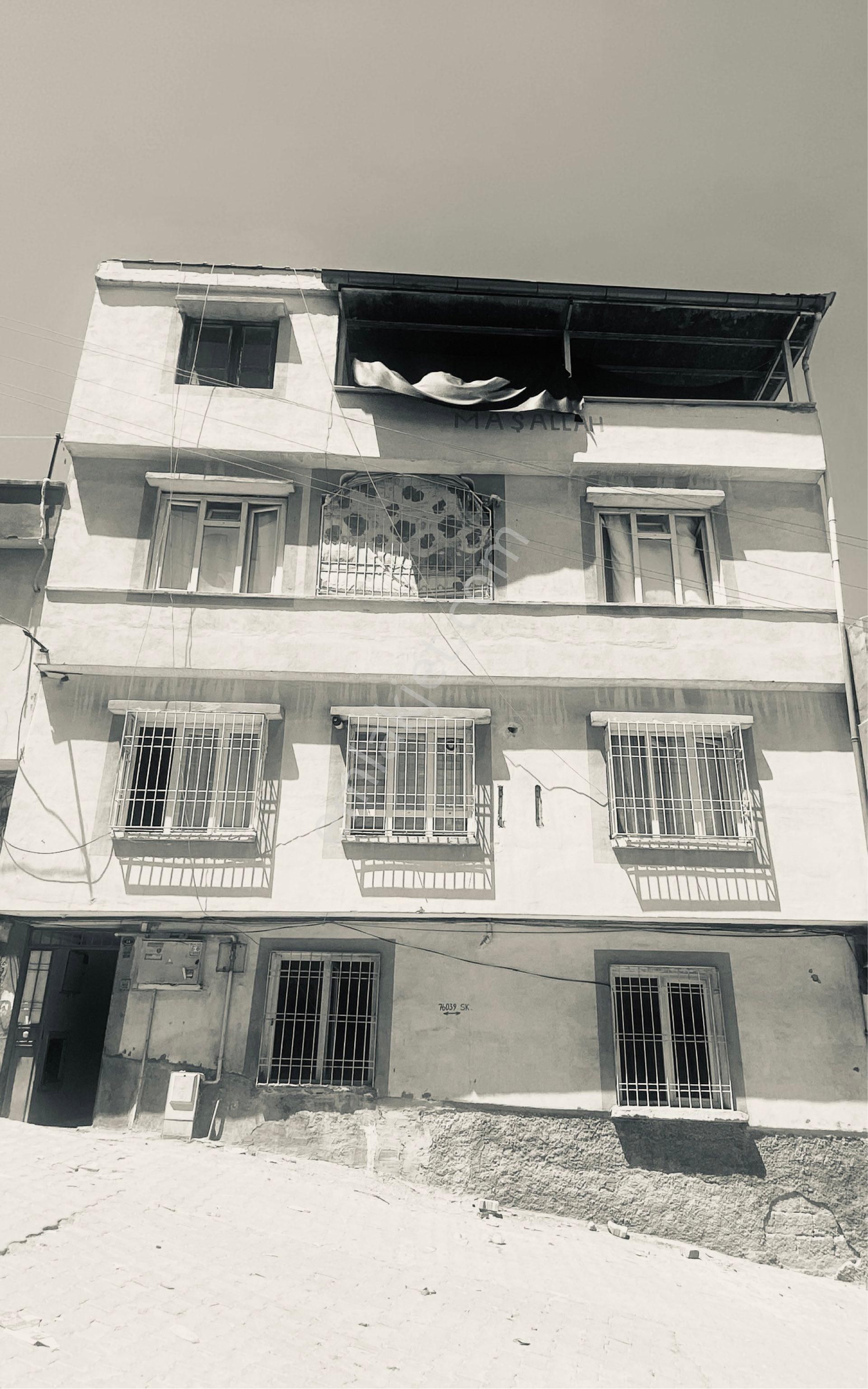 İstiklal De 115m 3 Katlı,3 Er Odalı,doğalgazlı, Yalıtımlı Temiz Ev