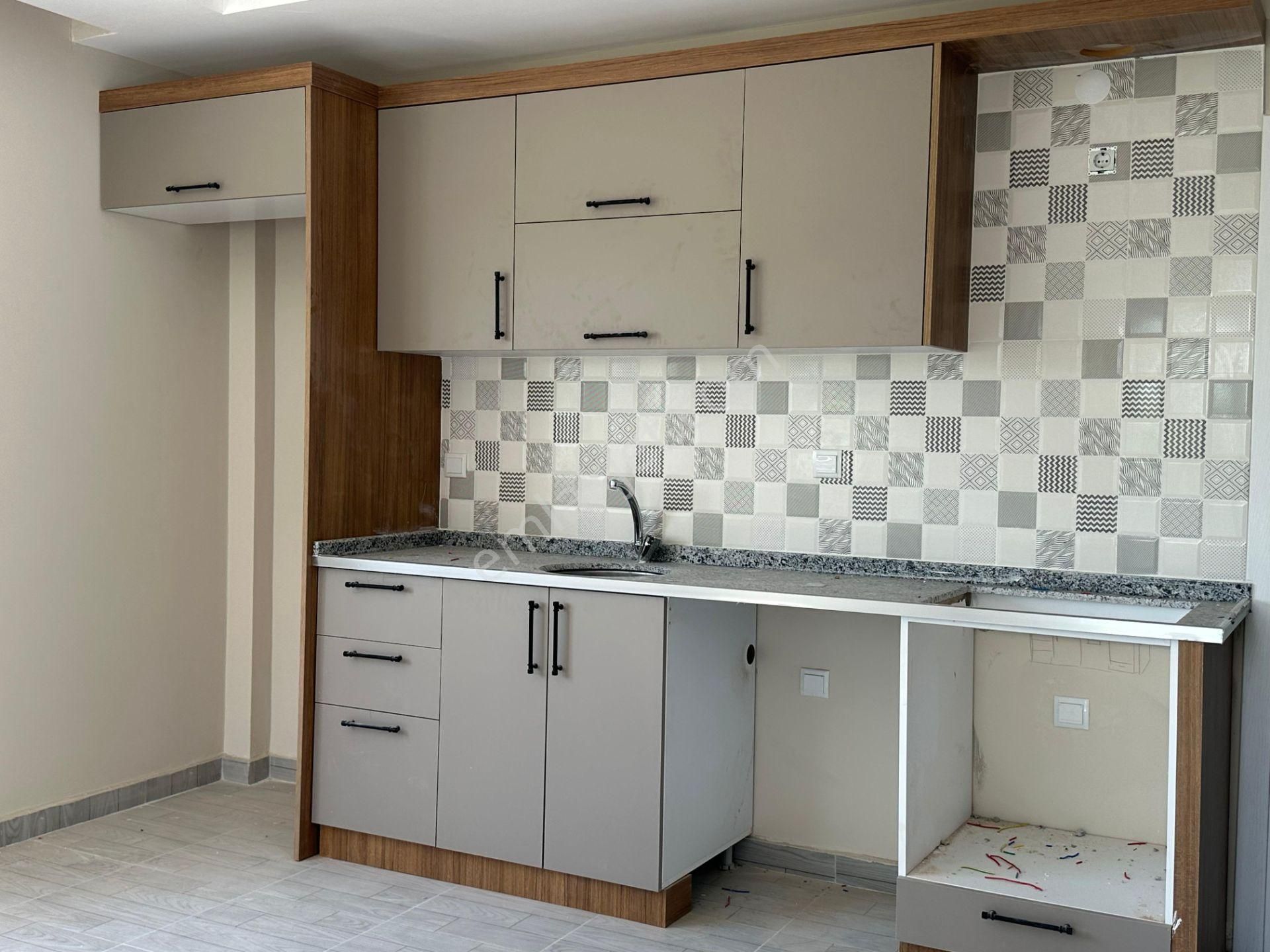 Kepez Varsak'ta 1+1 Satılık Araç Takaslı Daire