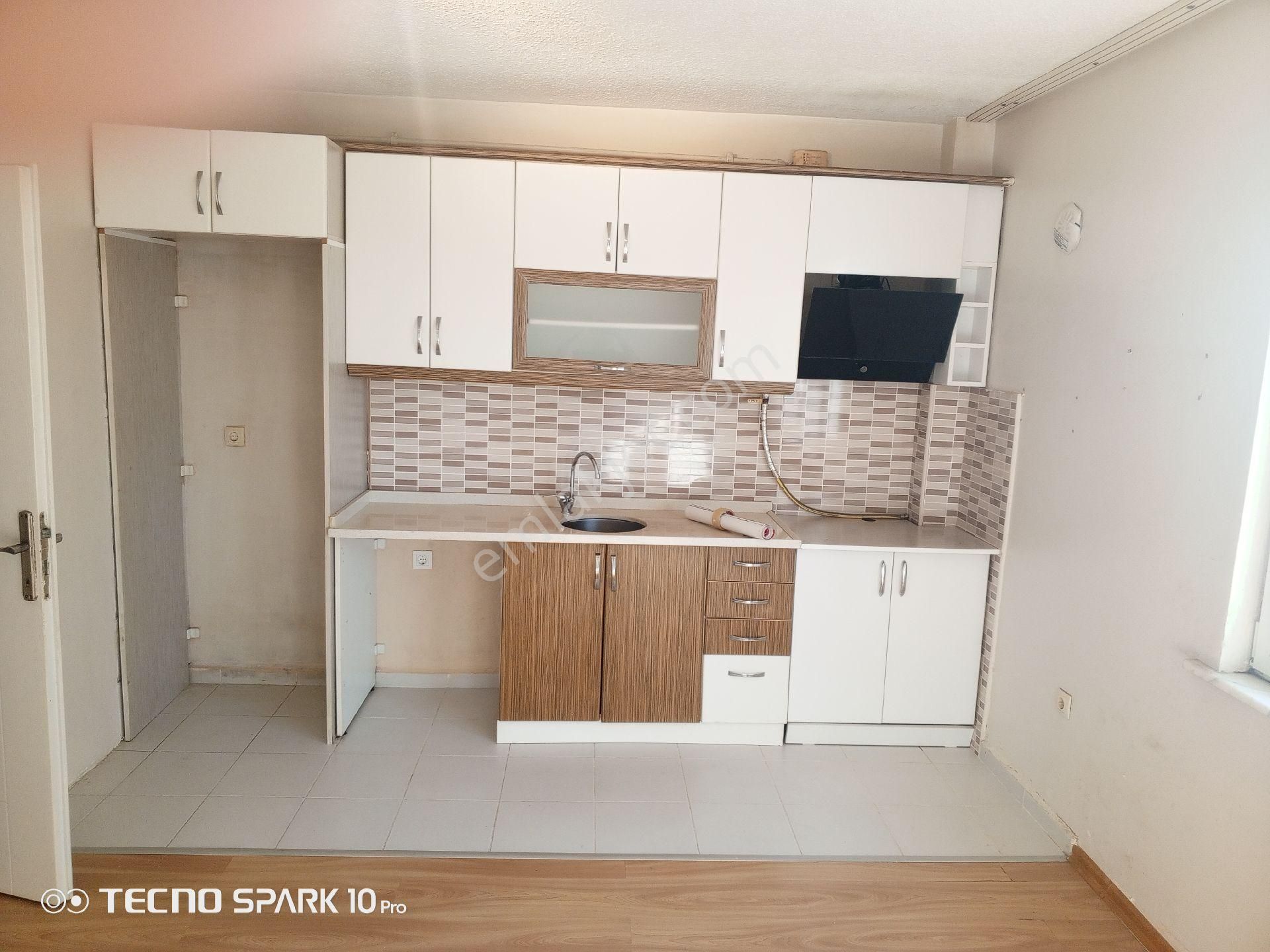 Yuva Emlaktan Kayaşehir 13. Bölgede Hazır Yapılı Boş Kiralık 2+1 Daire