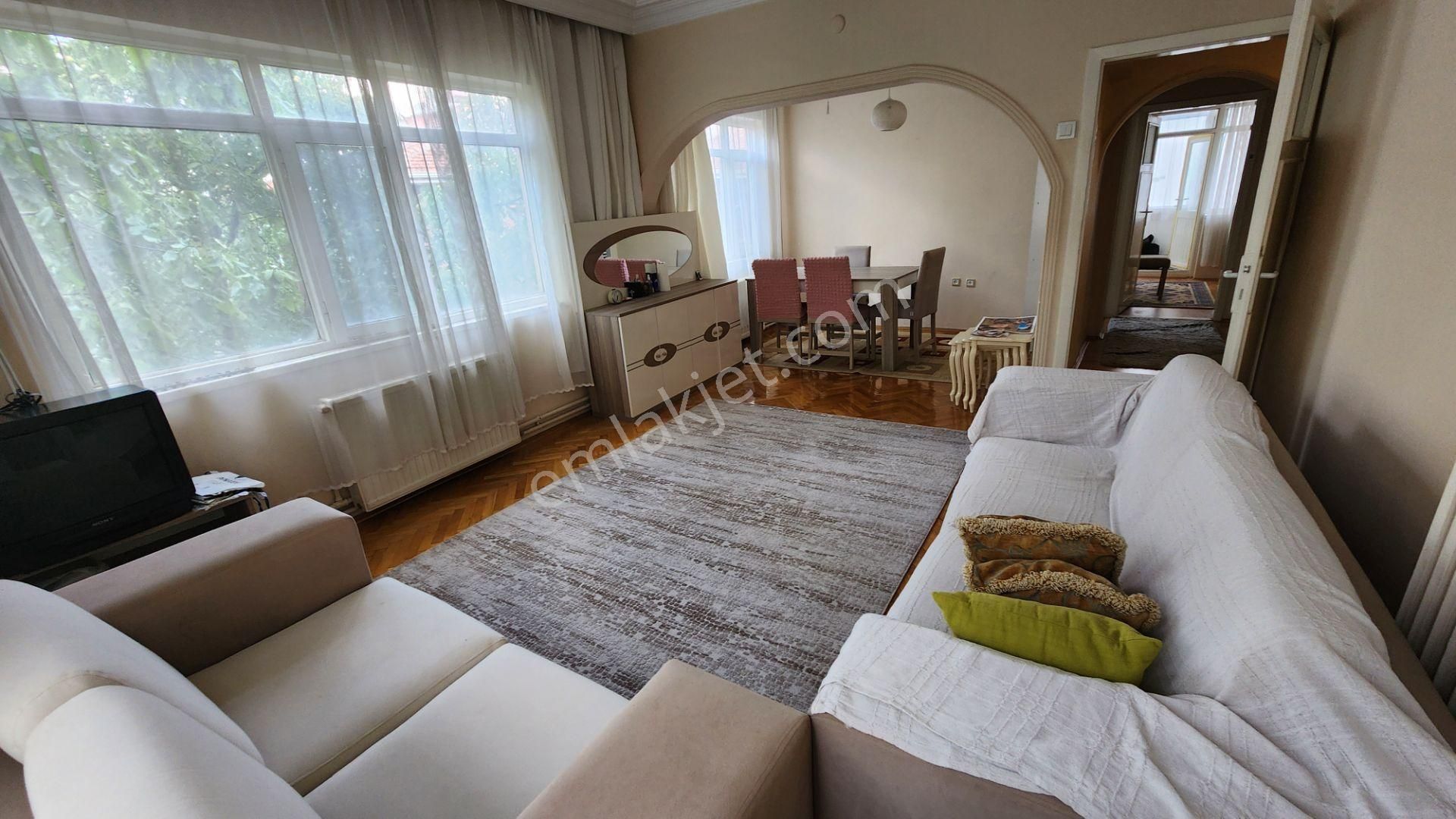 Gaziosmanpaşa Hazan Sok.'ta, Katta, 2+l Salon, 3 Cepheli, Kombili