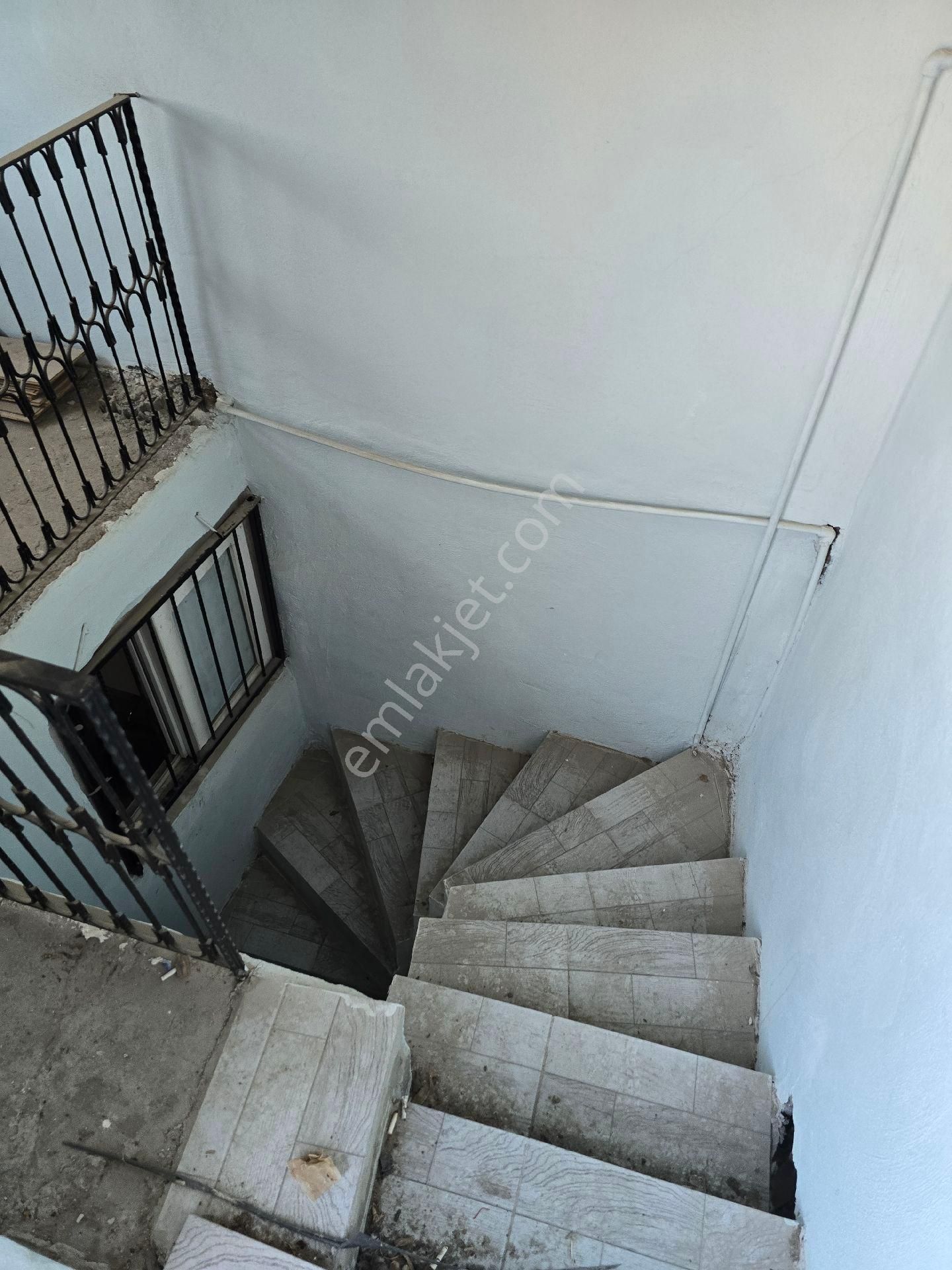 Seyhan Yenibey'de 3 Katlı Kelepir Fiyata Satılık Ev Her Kat 1+1 En Üst Kat 1+0 - Görsel 12