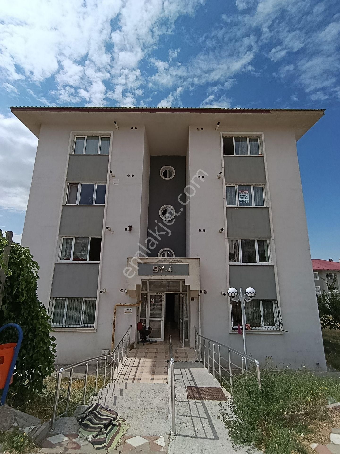 Yakamoz Emlak'tan Çapanoğlu Mah. 1+1 Konutlarında Satılık Daire