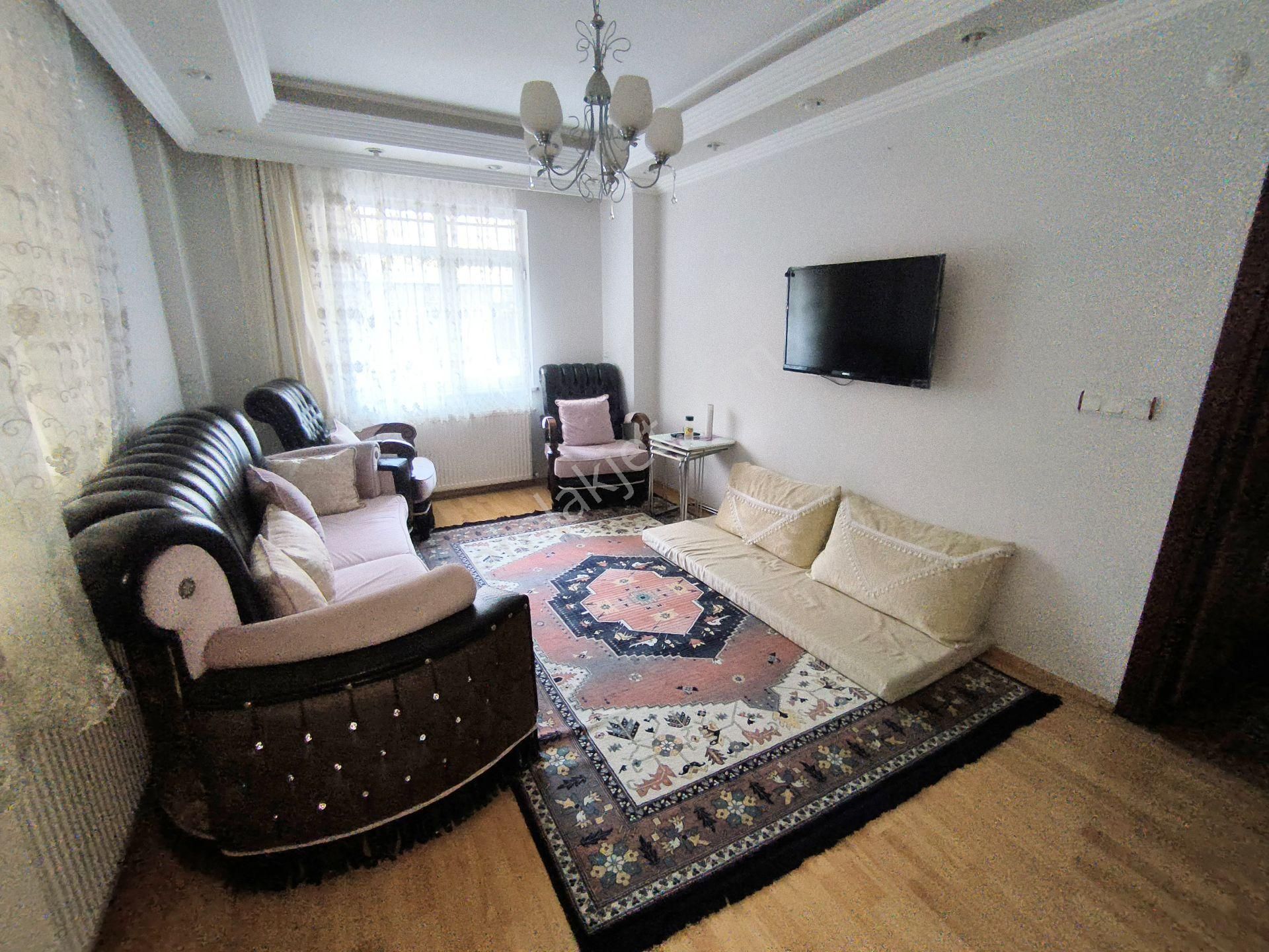 Eşyalı Kiralık Daire -e5 Metro Yakını 2+1 Yüksek Giriiş