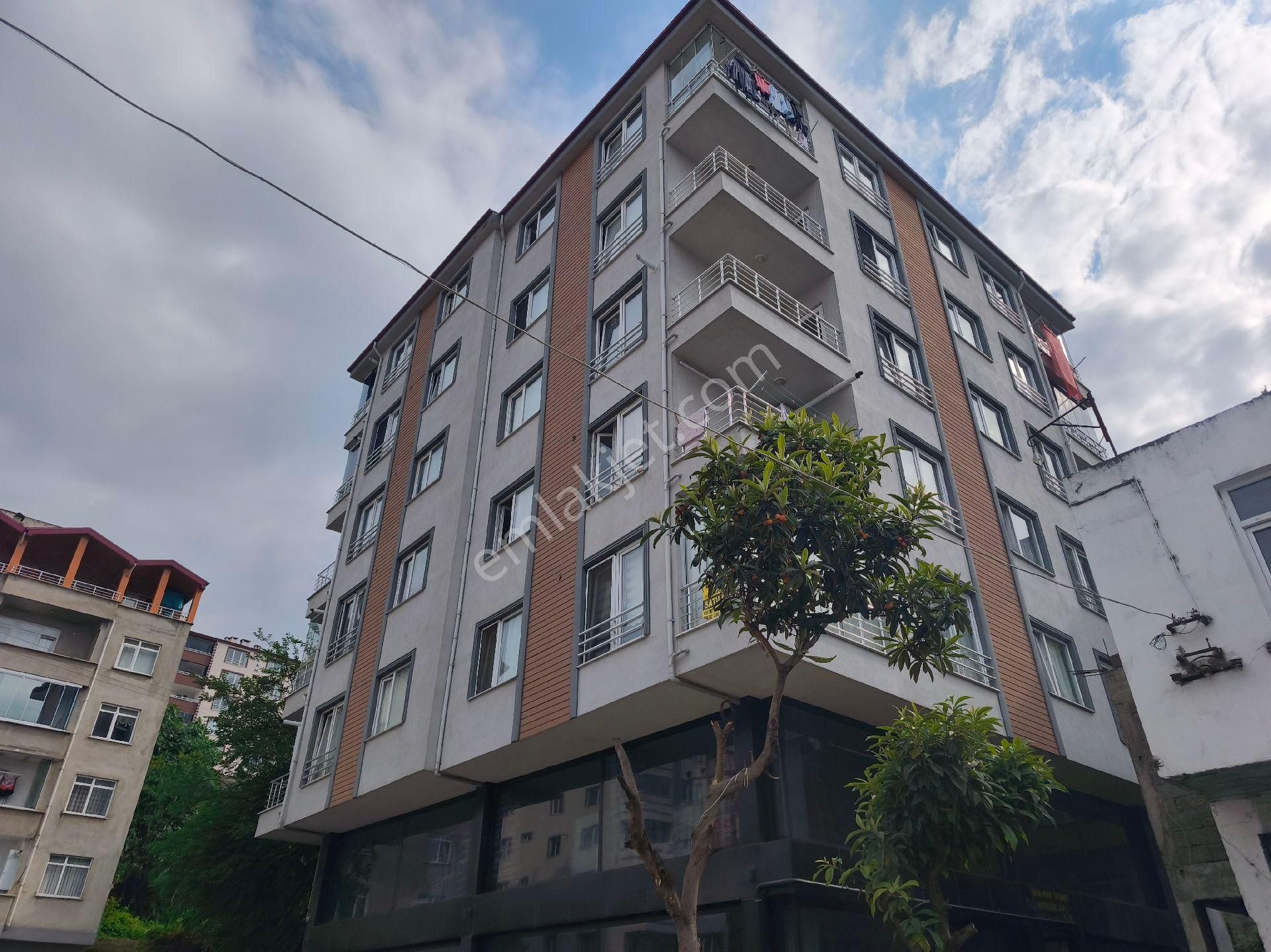 Uzman Emlak'tan 1+1 Doğalgazı Asansörlü Deniz Manzaralı Kiralık Daire