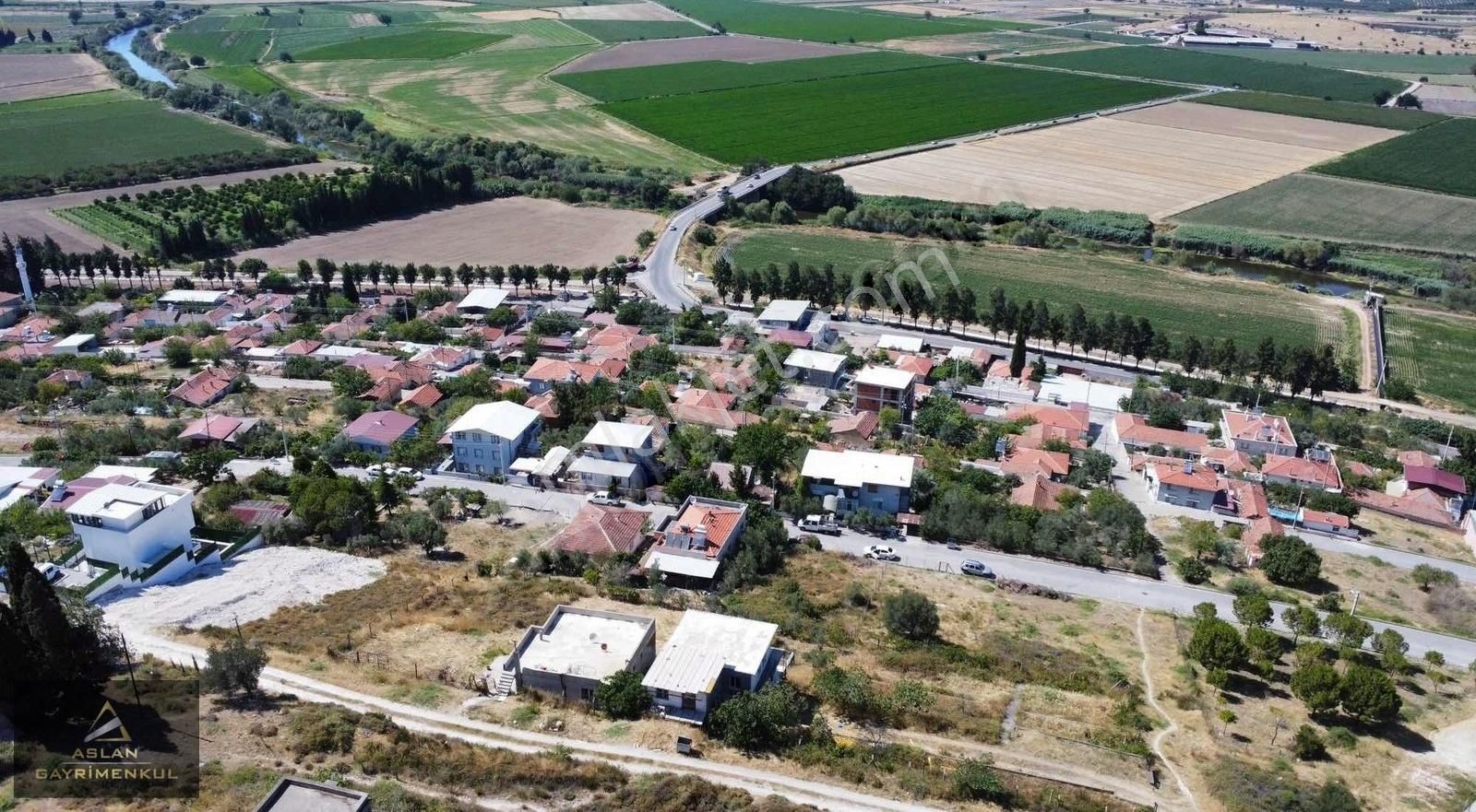 Aslan'dan Menemen Maltepe'de İçerisinde Ev Olan Satılık Arsa