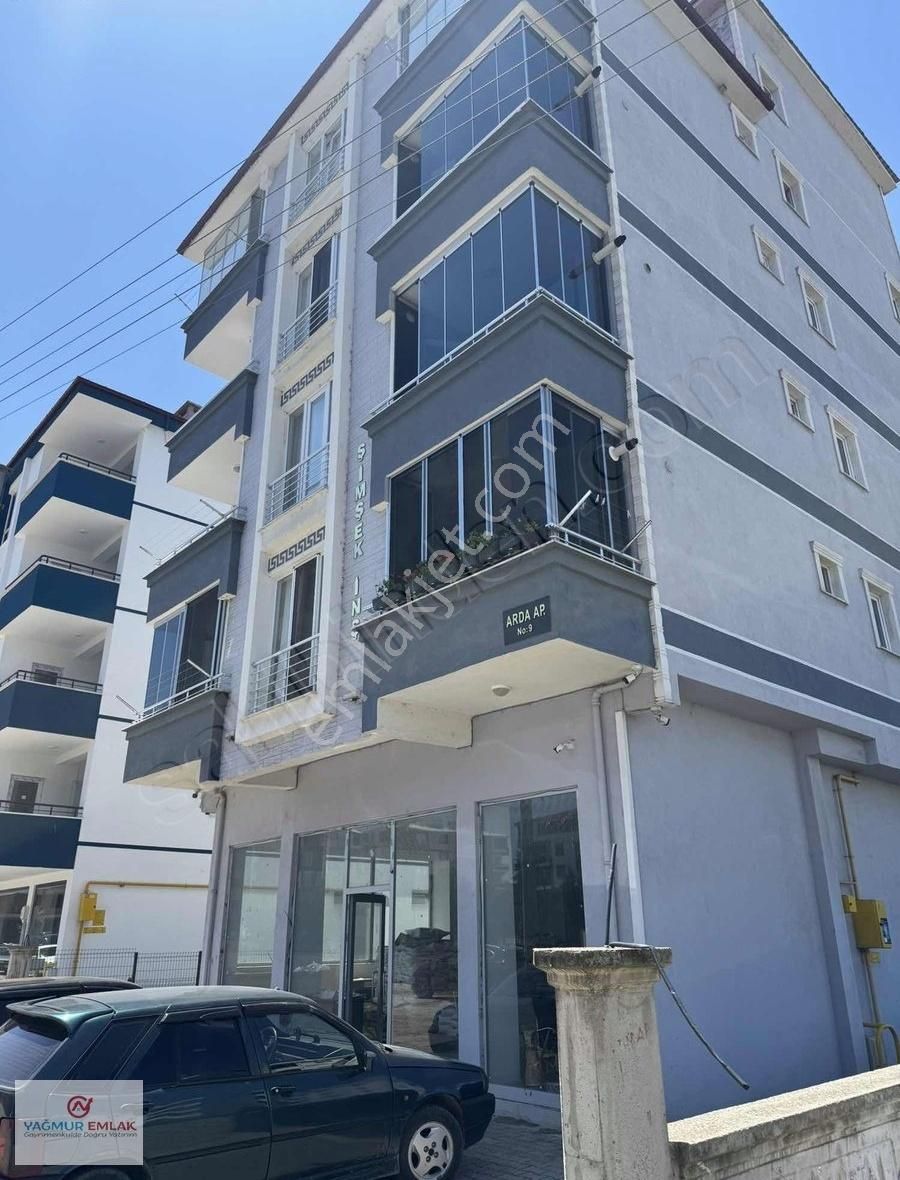 Yağmur Emlak'tan Satılık Cam Balkonlu Fırsat 2+1 Daire