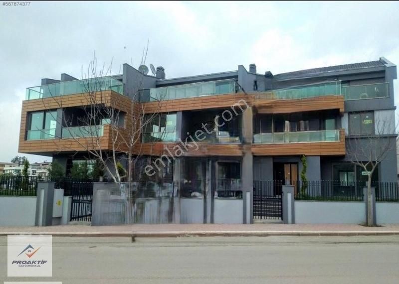 Karslılar Mahallesi'nde 540 M2 Tripleks Villa-3 Kat Yaşam Alanı!