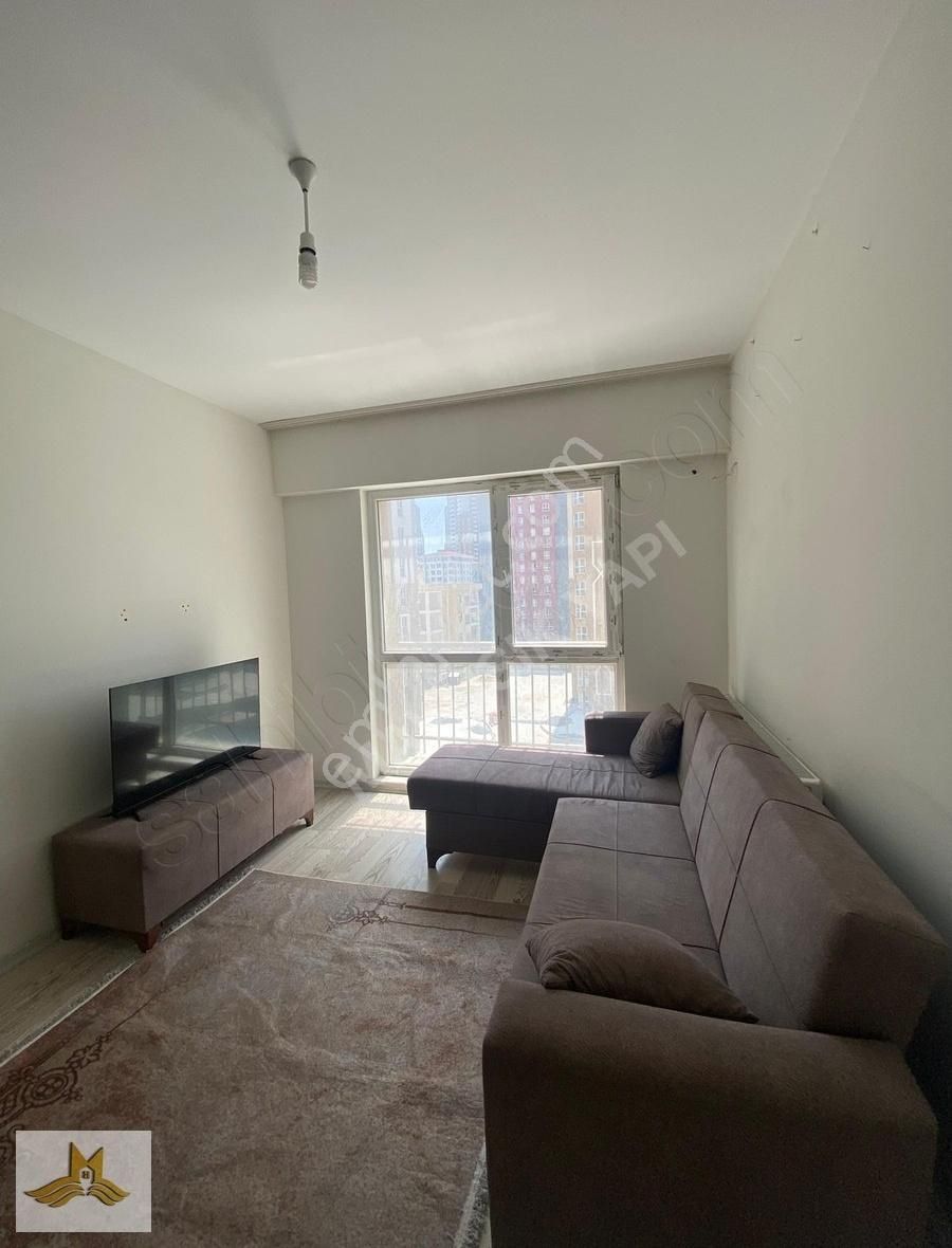 Metrobüse Yakın Sıfır Eşyalı 1+1 Site İçinde Kiralık Daire