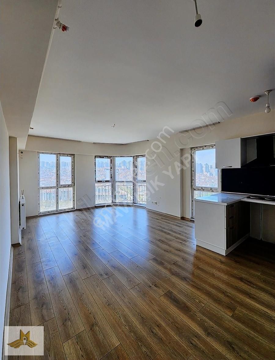 Metrobüse Yakın Site İçerisinde 1+1 Geniş M2 Kiralık Daire