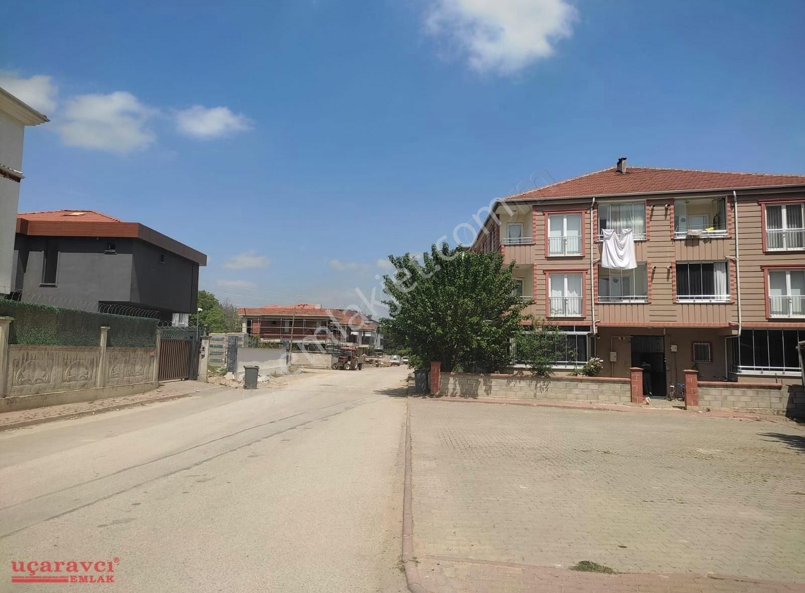 Uçaravcı'dan Üniversite Yakını Satılık 3+1 Arakat Daire