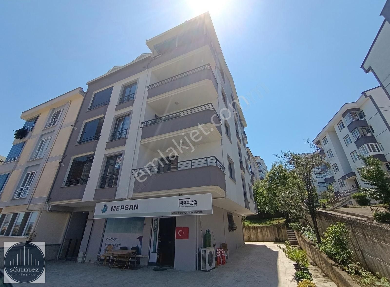 Sönmez'den Karşıyaka Mah. 160 M² 3+1 Kiralık Daire