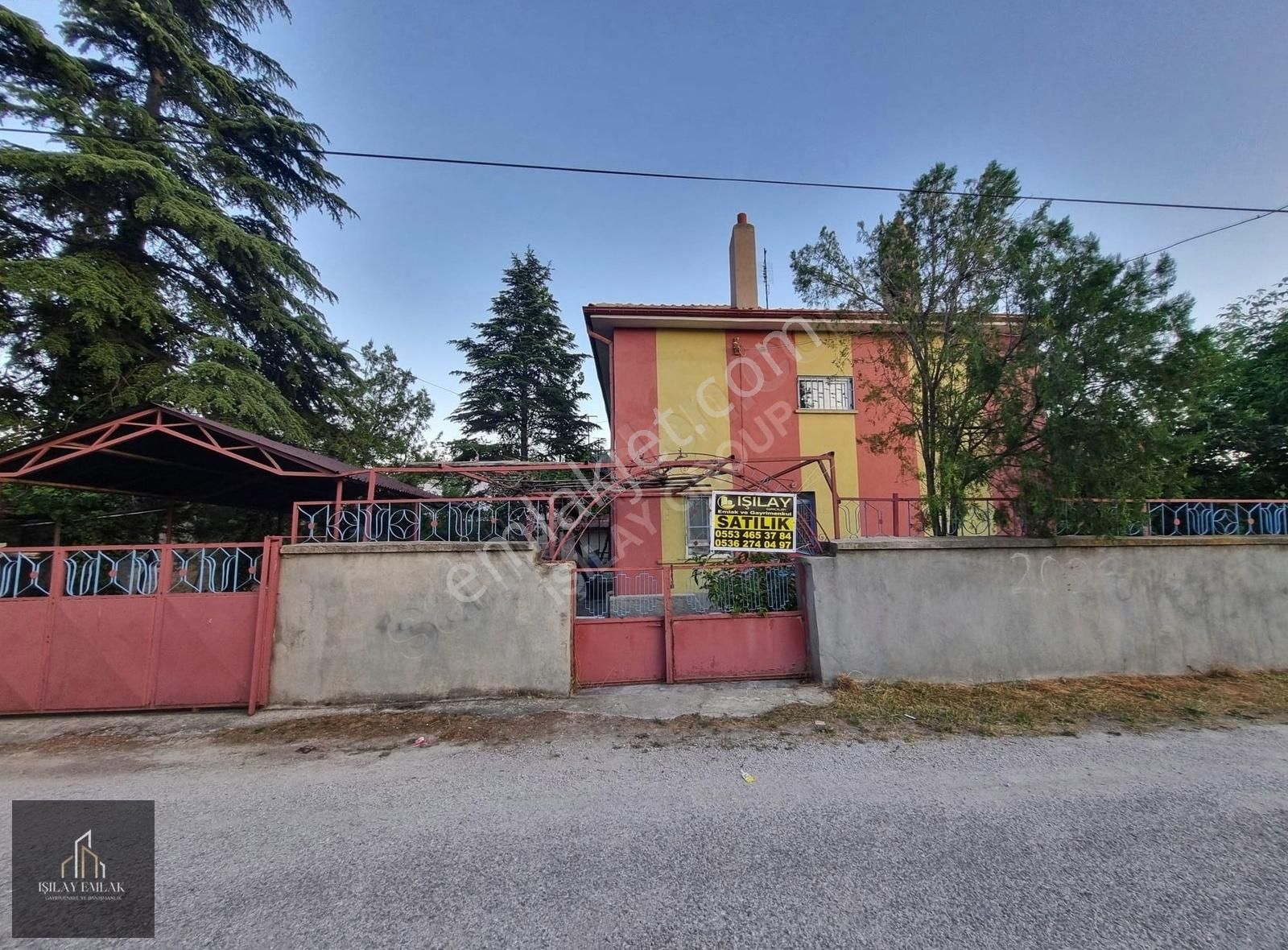 Afyon Işılay Emlak'tan Bolvadin Merkez Komple Satılık Bina