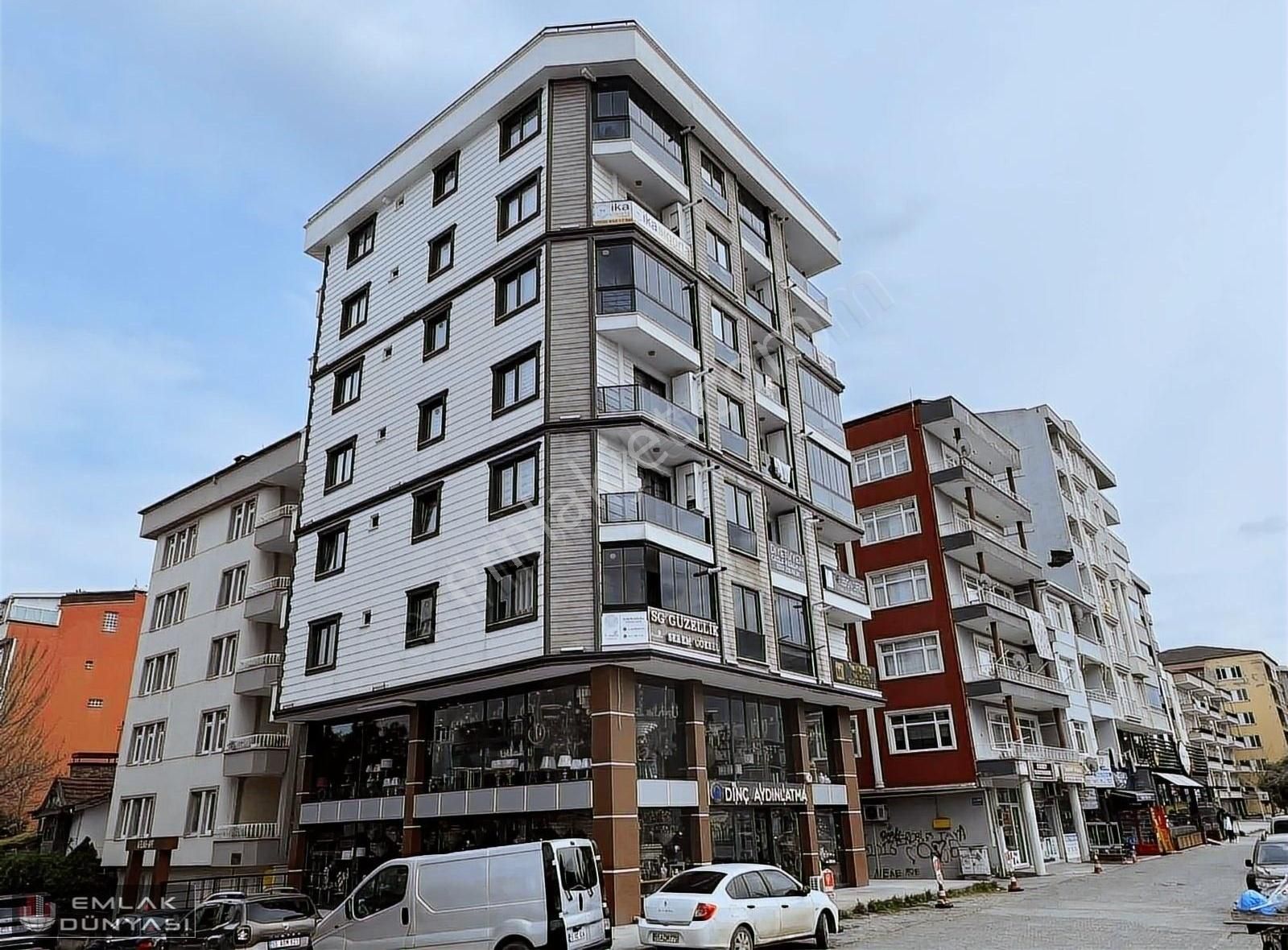 Emlak Dünyası Anayola Cephe Kiralık 1+1 Ofis Katı