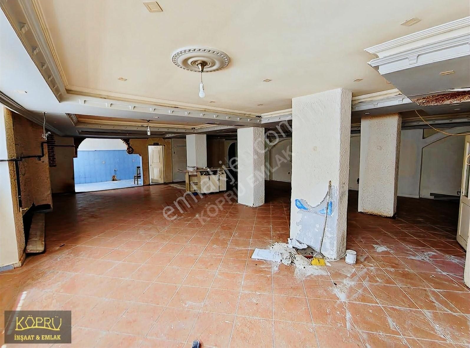 Köprü Emlaktan Gazimah'de Cadde Üzeri 200m2 Dükkan