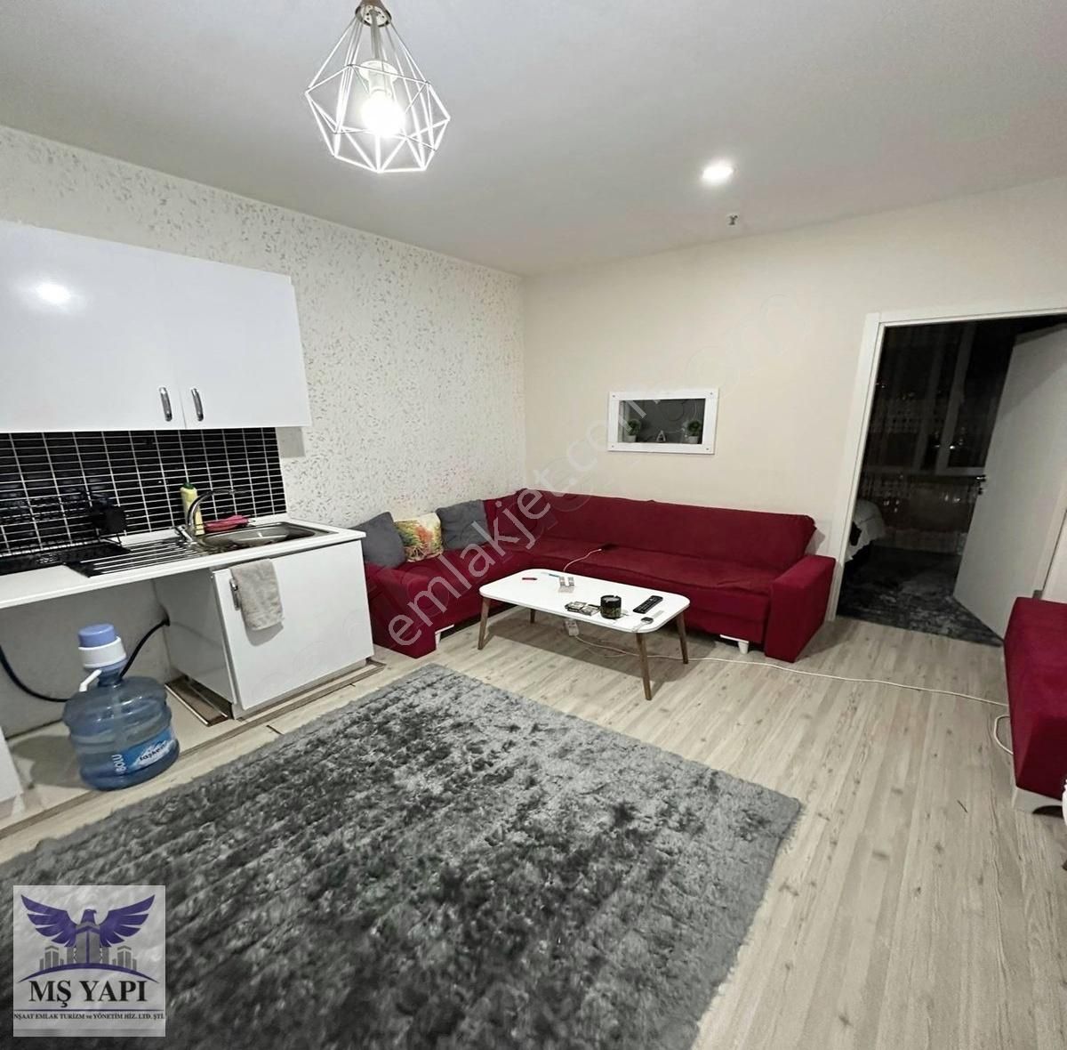Siteiçi Metrobüse 5 Dk Site İçi Eşyalı 1+0 Kiralık Daire