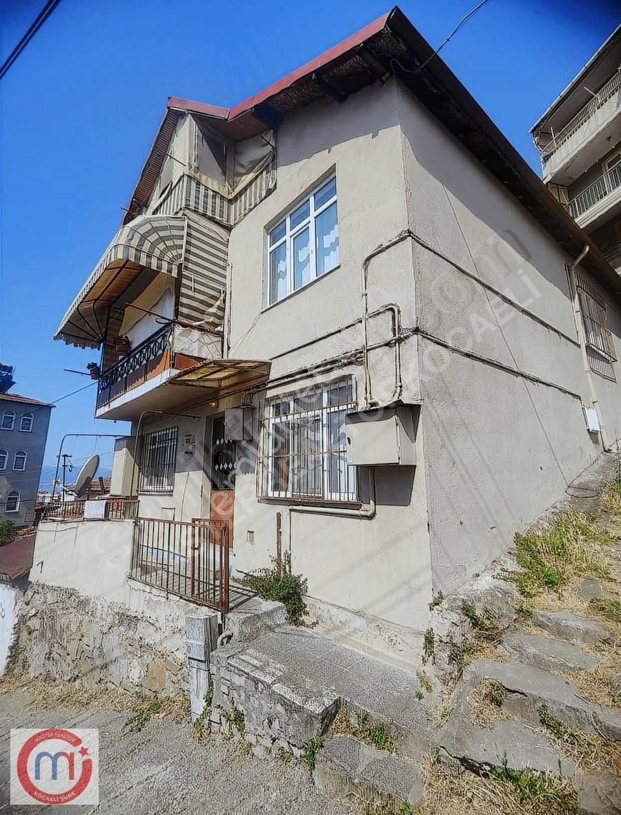 Master Realtor'den İzmit Erenler Mah.3 Katlı Satılık Müstakil Ev