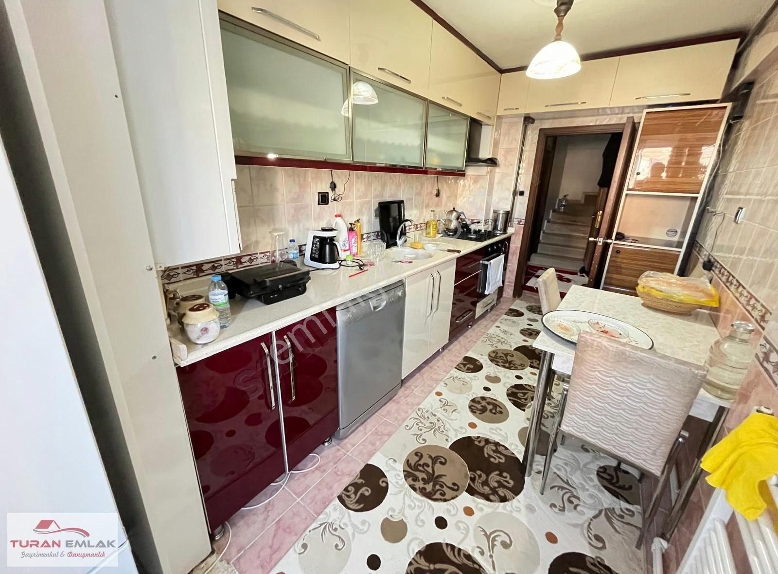 Barıştepe Demirdağ Caddesinde Teraslı 5+1 Satılık Dubleks Daire