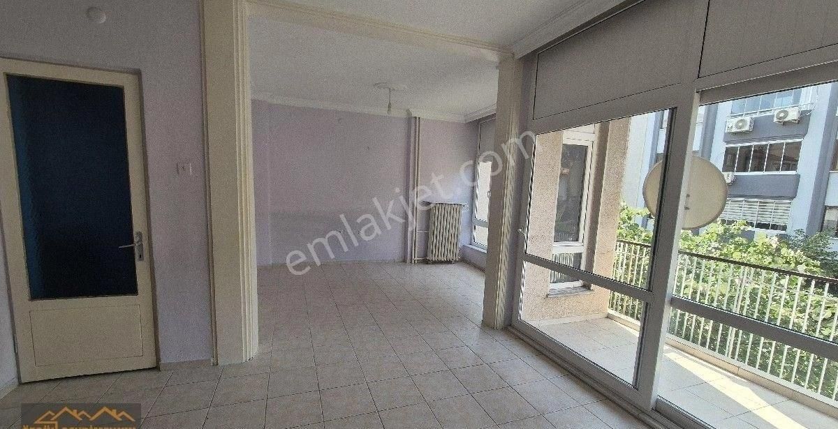 Özgün Gm'den Adakale Mah. Cadde Üzerinde Kiralık Ara Kat Daire