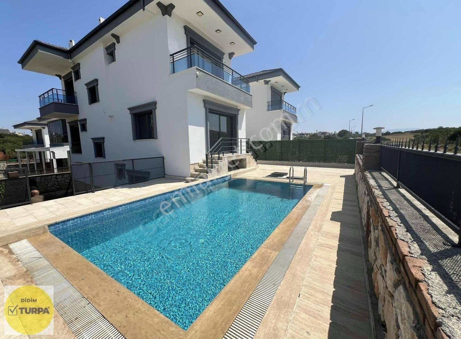 Didim Altınkum'da Tam Müstakil Satılık Lüks 4+1 Villa