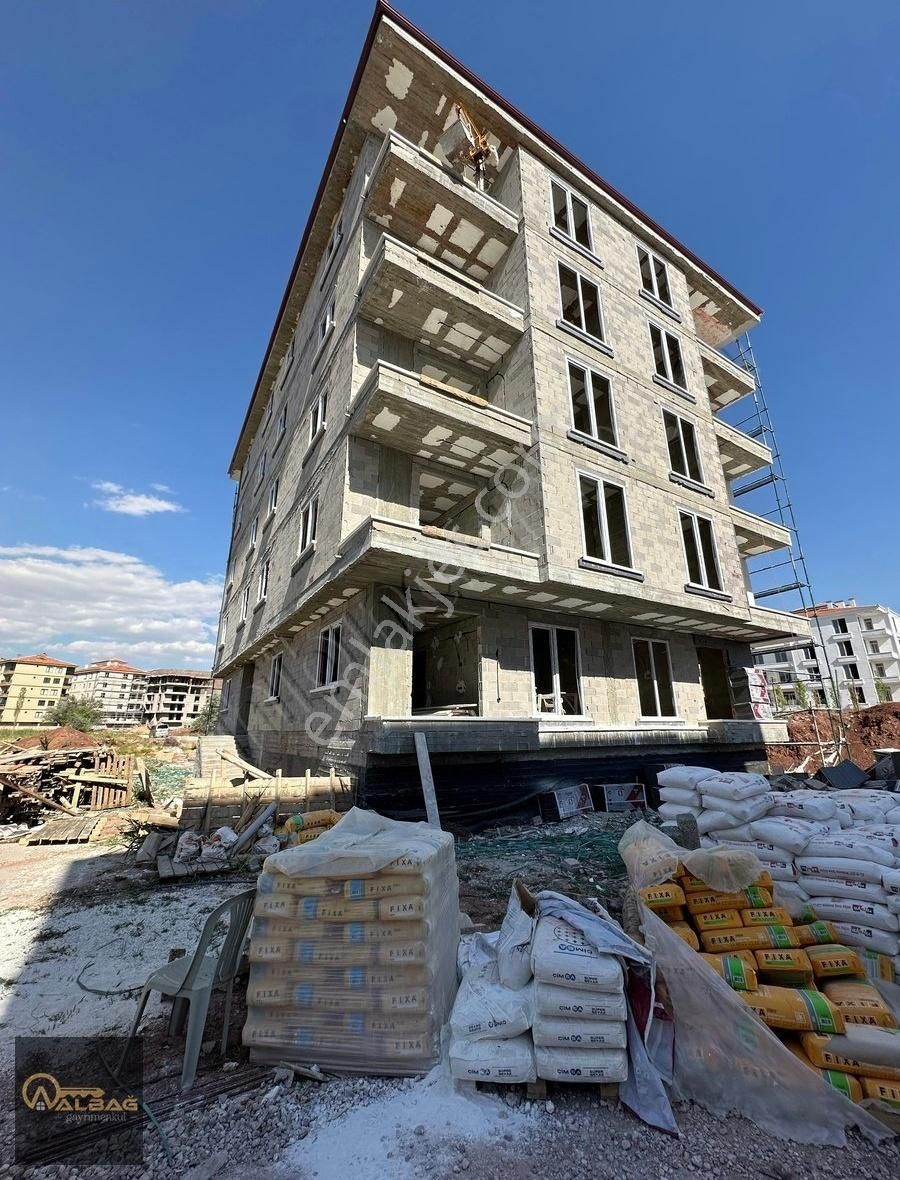 Albağ'dan Laleli Mahallesinde 2+0 Yüksek Giriş Daire