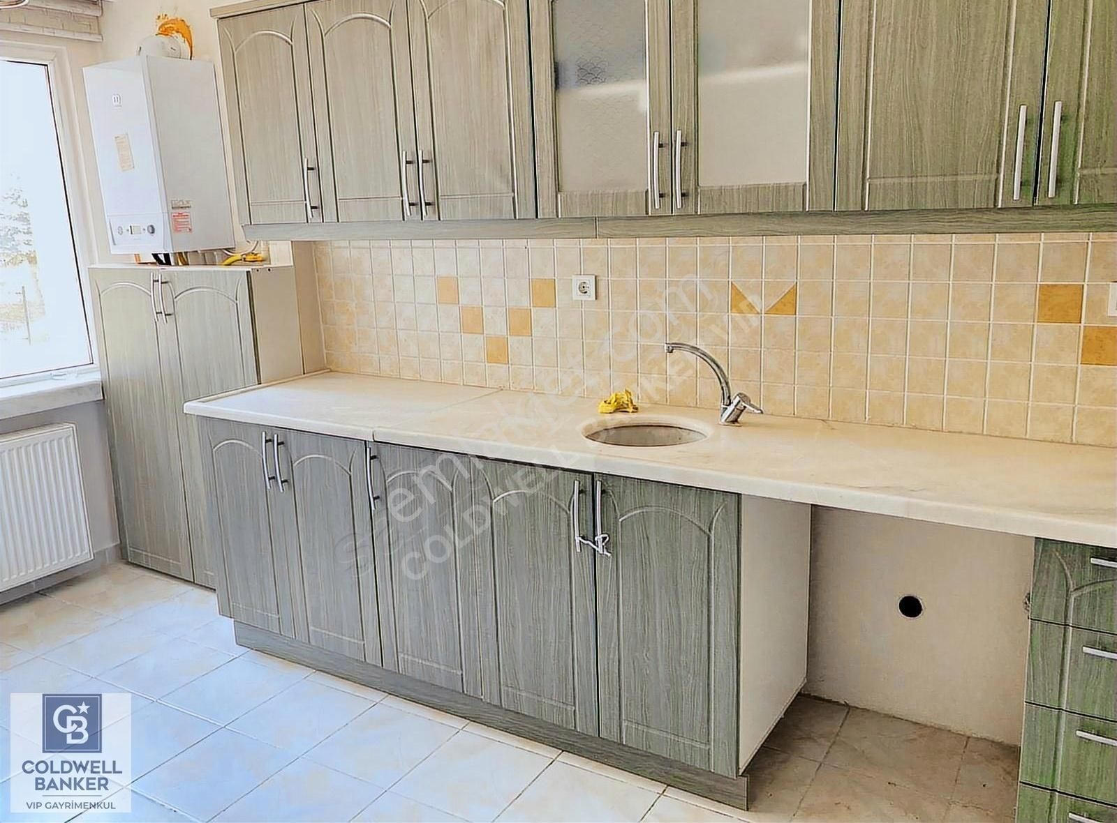 Ata Mahallesi'nde Yapılı Kiralık 3+1 Daire