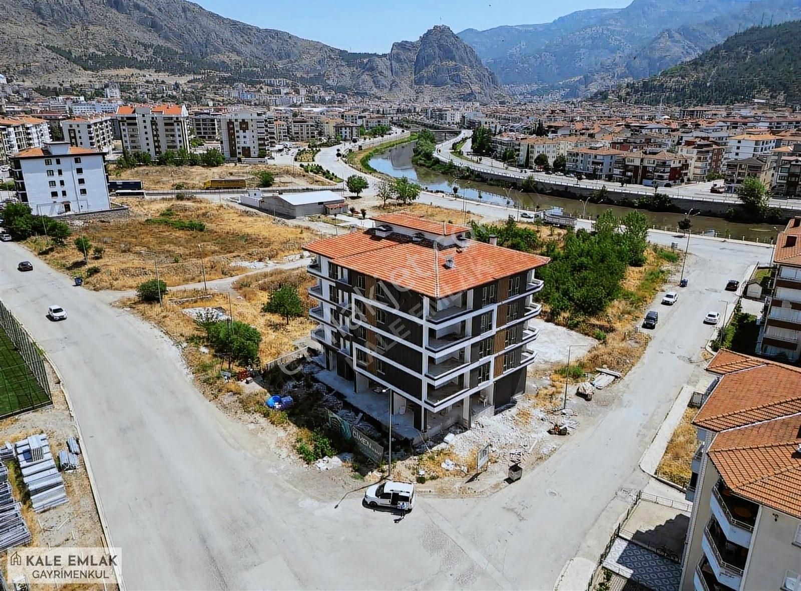 Kale Emlak'tan Akbilek Mh Sıfır 3+1 Irmak Manzaralı