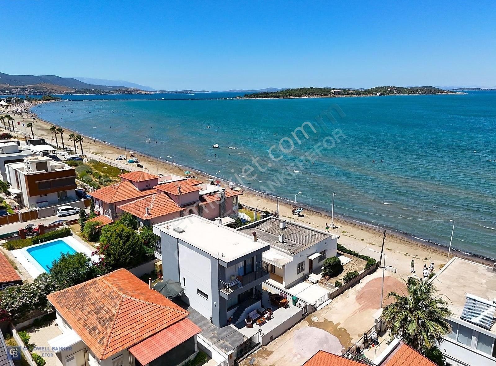 Urla Atatürk Mah Denize Sıfır Yabancı Satışa Uygun Satılık Villa