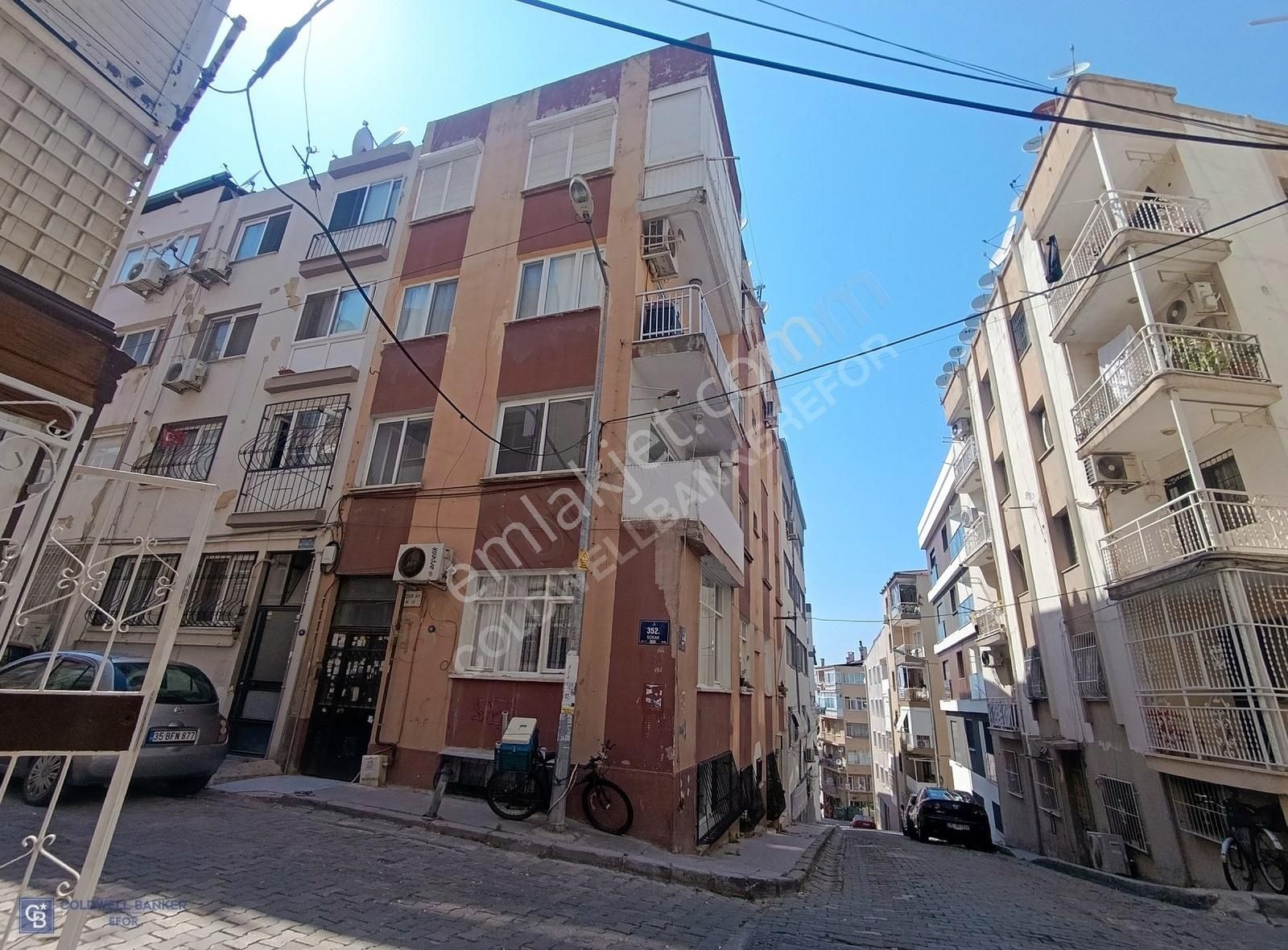 Konak Altıntaş Mahallesinde Bakımlı Doğalgazlı Satılık 2+1 Daire