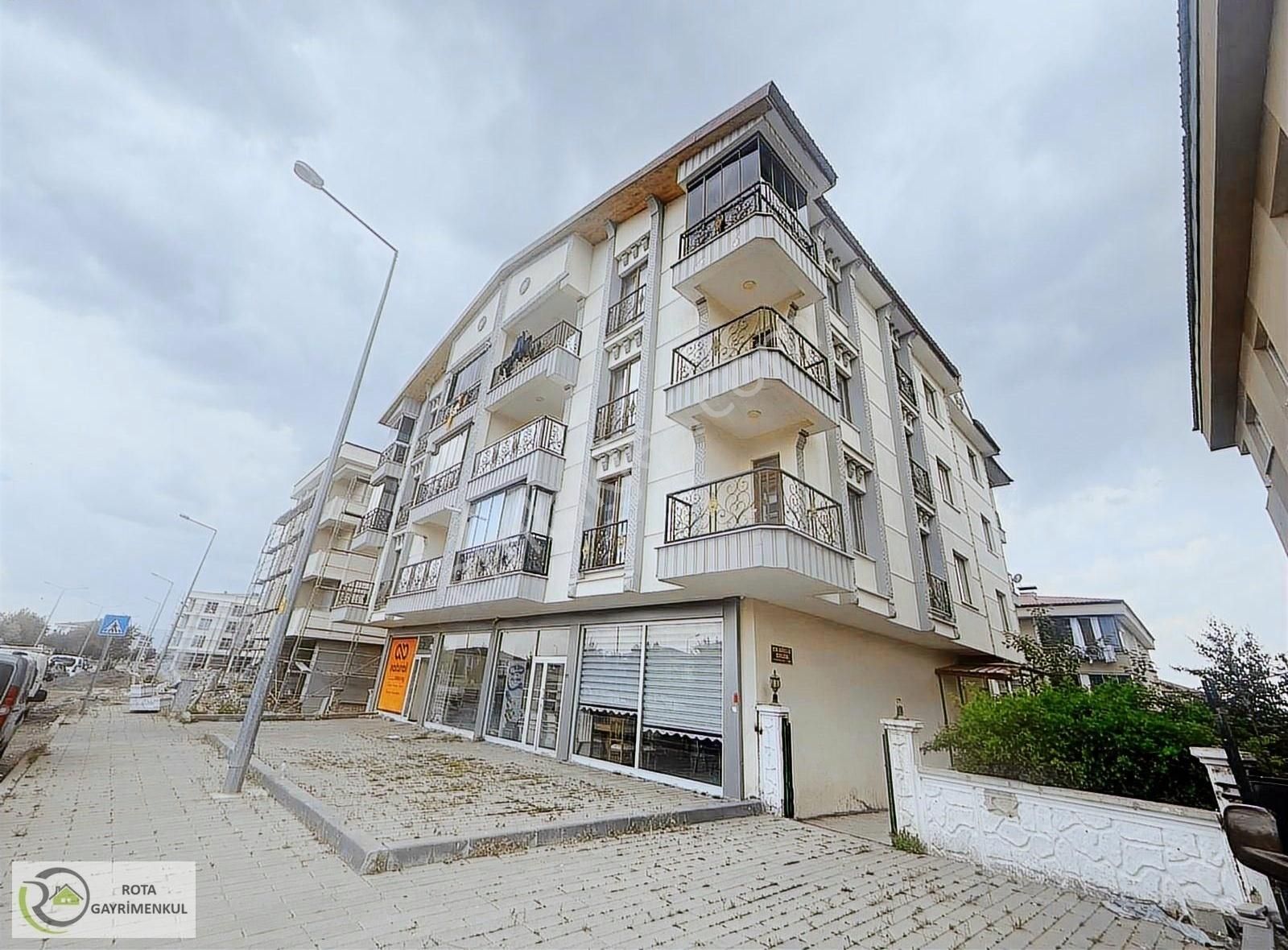 Rota Gayrimenkul'den Dadaşkent'te Satılık Lüx Yapılı 3+1 Daire