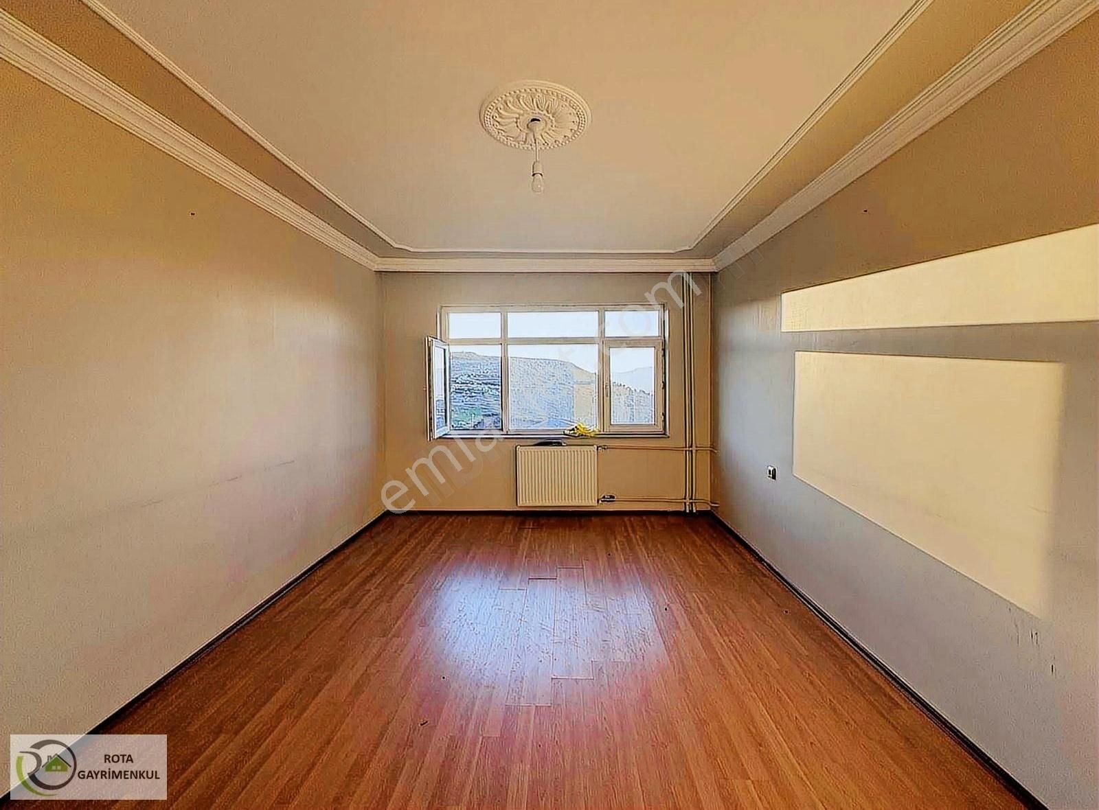 Rota Gayrimenkul'den Yenişehir'de 3+1 Ara Kat Kiralık Daire