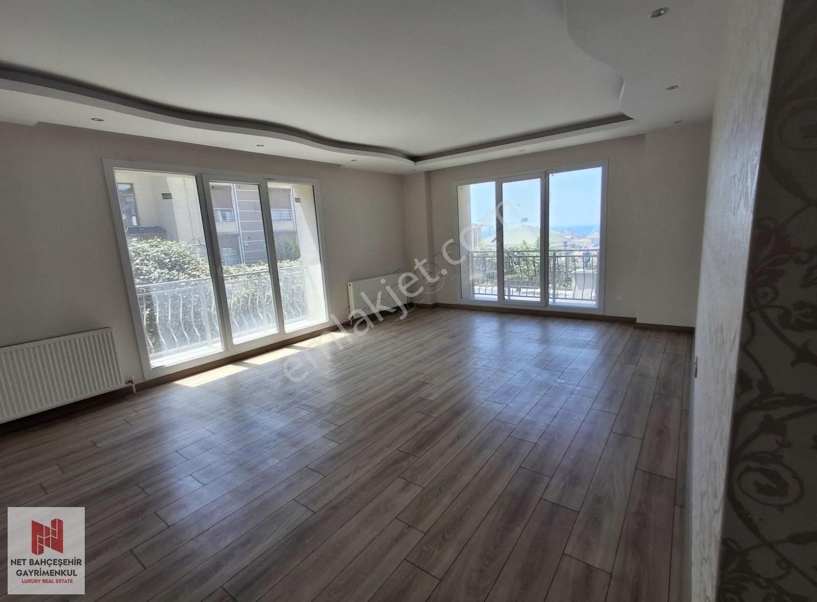 Büyükçekmece 3+1 Harika Deniz Manzaralı Daire Site İçerinde
