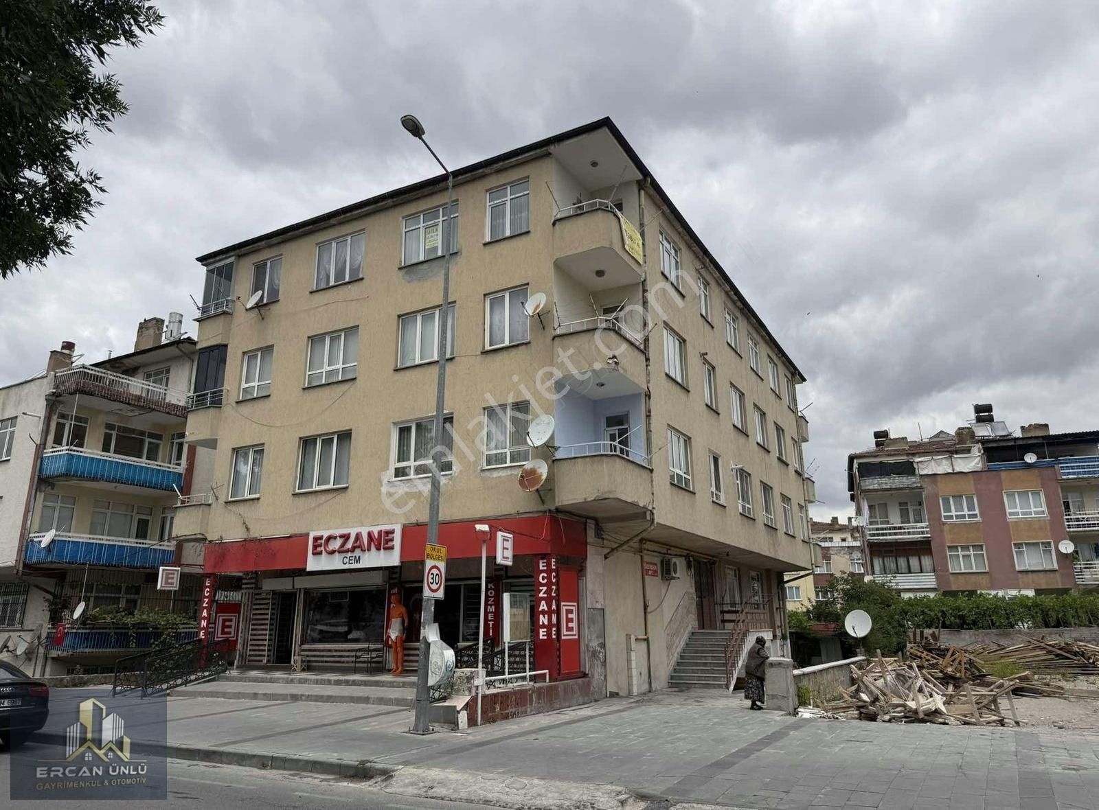 Fevziçakmak Mah.'de Anacadde Üzeri 3+1 Masrafsız Fırsat Dairesi - Görsel 16