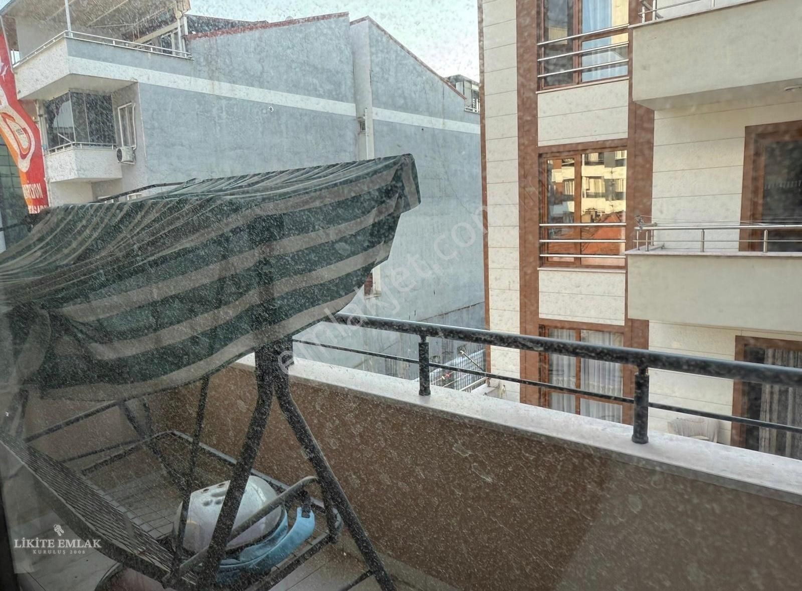 Likite Emlak'tan Cumhuriyette Ana Cadde Üzeri Satılık 2+1 - Görsel 2