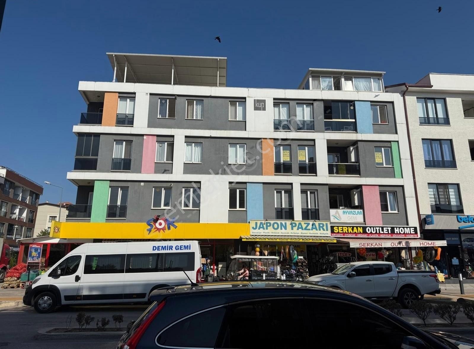 Likite Emlak'tan Cumhuriyette Ana Cadde Üstünde 2+1