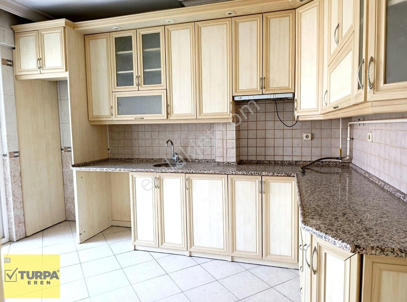 Torbalı Çarşı Merkezde Satılık 4+1 Daire